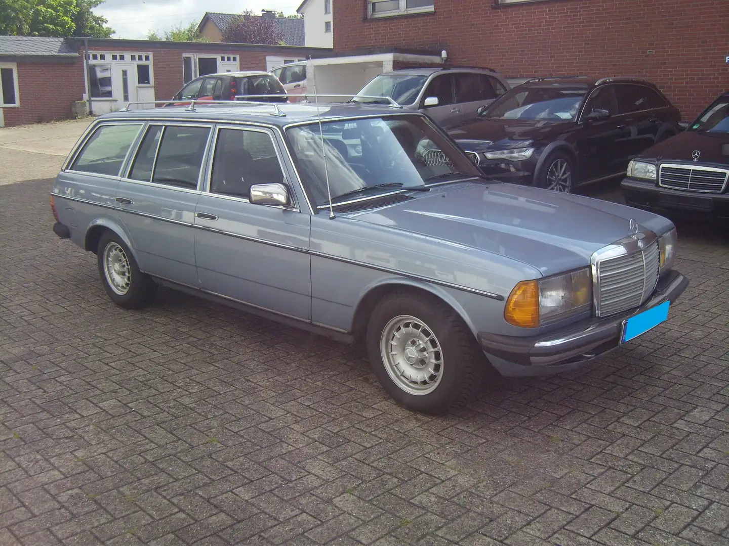 Mercedes-Benz 300 MB 300 TD+OLDTIMER+Automatik+AHK+TÜV 09/2027 Blau - 1
