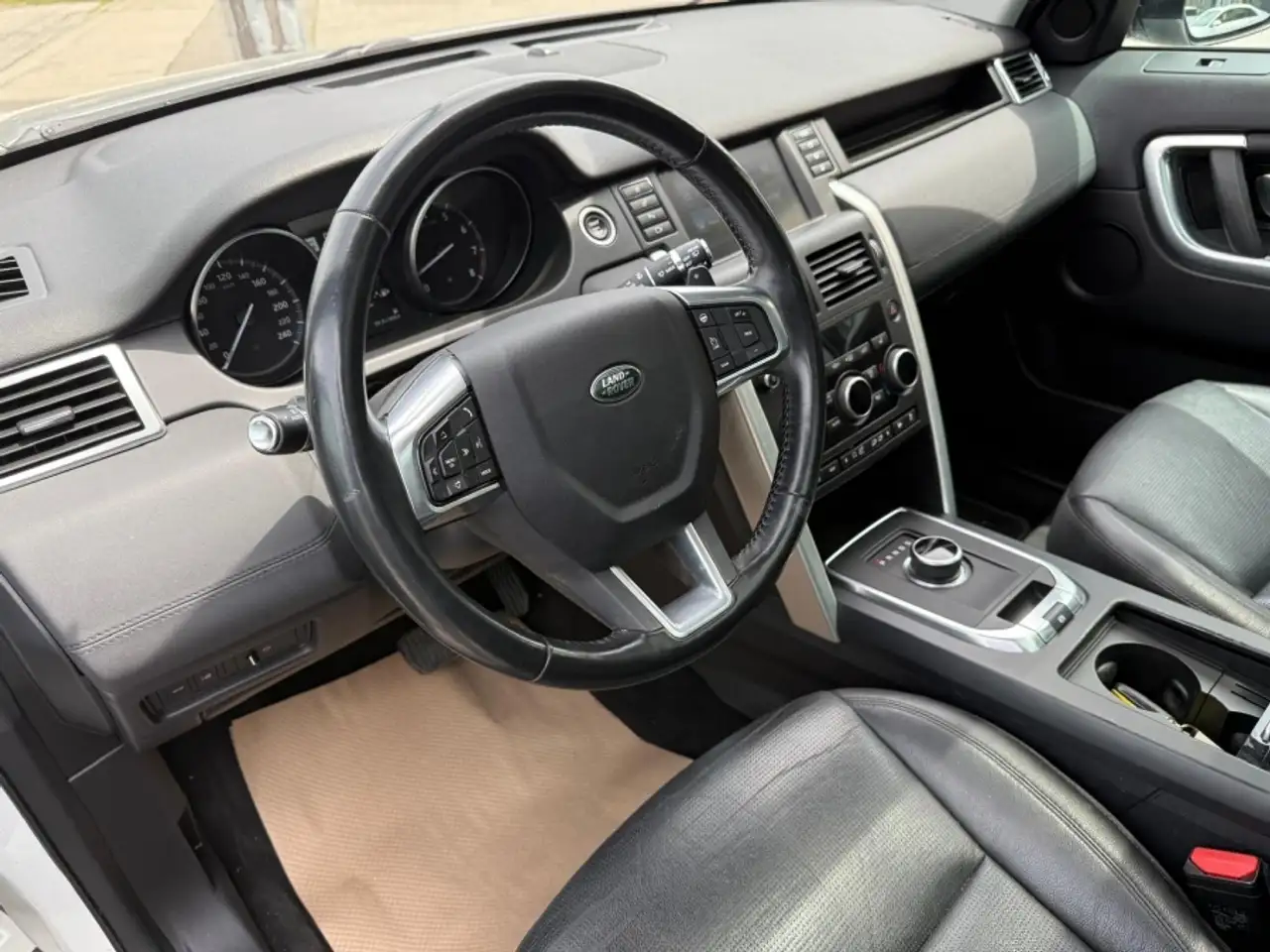 Land Rover Discovery Sport снимка Land Rover Discovery Sport