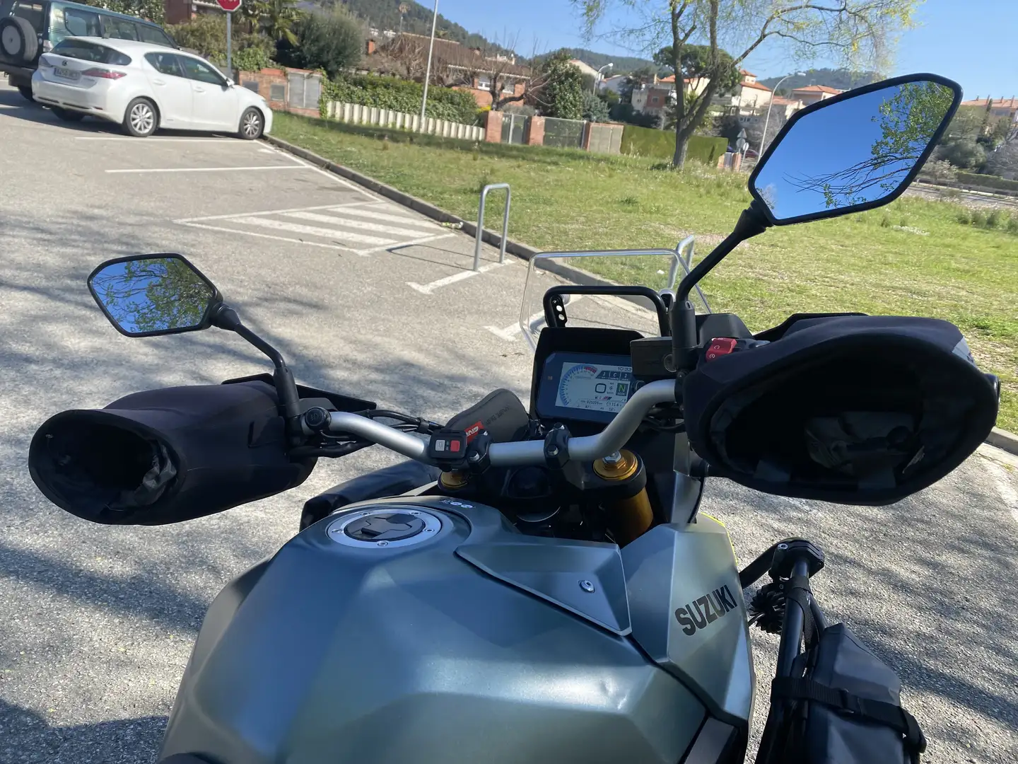 Suzuki V-Strom 800DE Caballete Central, Top Case, Defensas, Antinieblas - 2