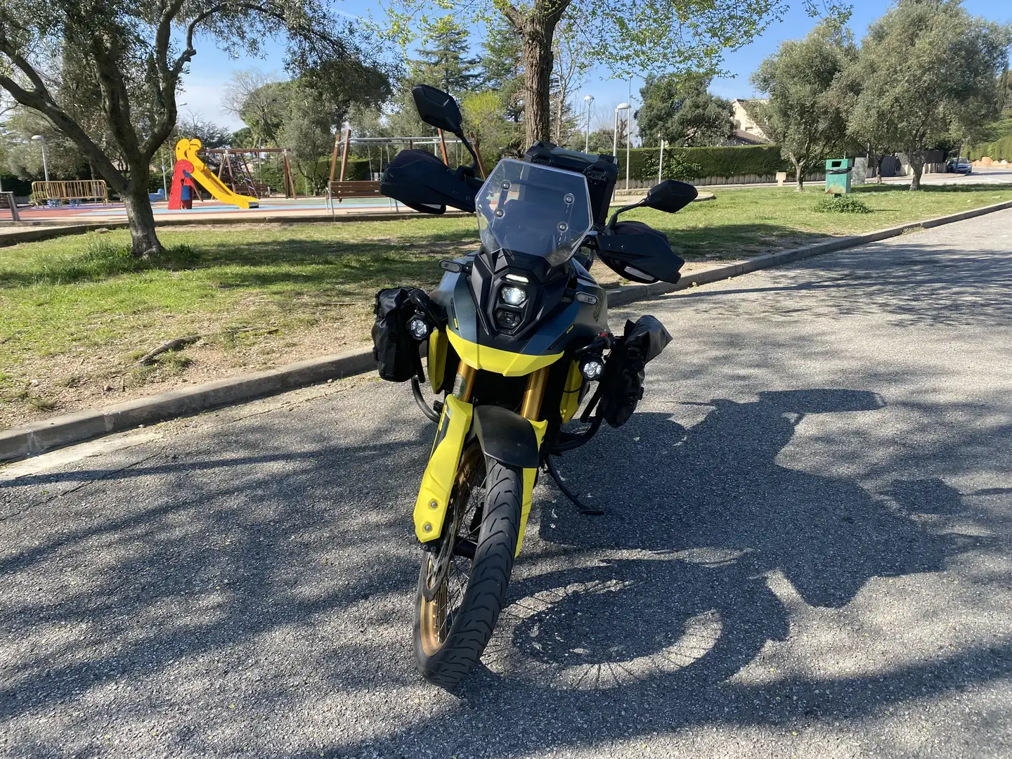 Suzuki V-Strom 800DE Caballete Central, Top Case, Defensas, Antinieblas - 1