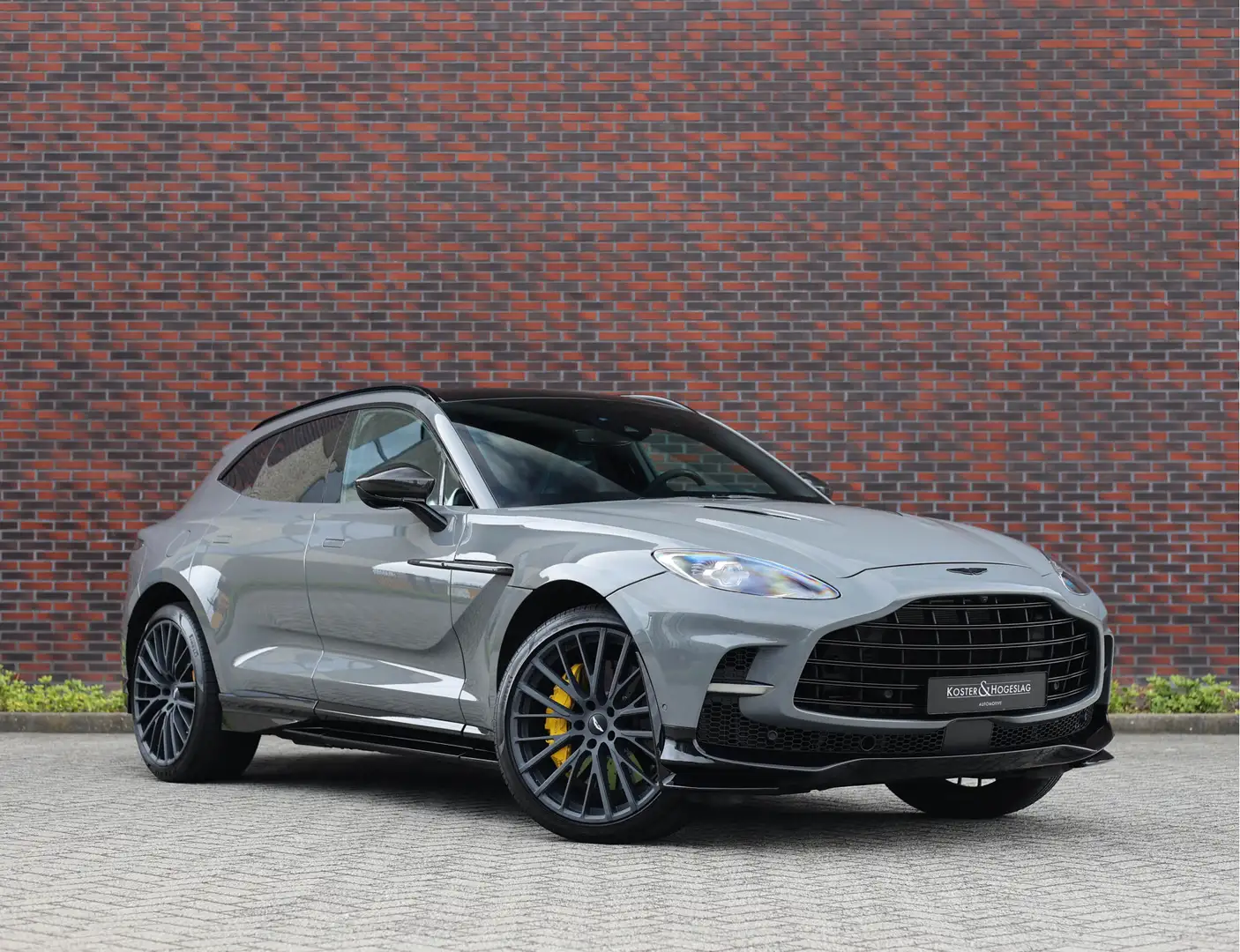 Aston Martin DBX 4.0 V8 707 | China Grey - Carbon Pack Сірий - 1