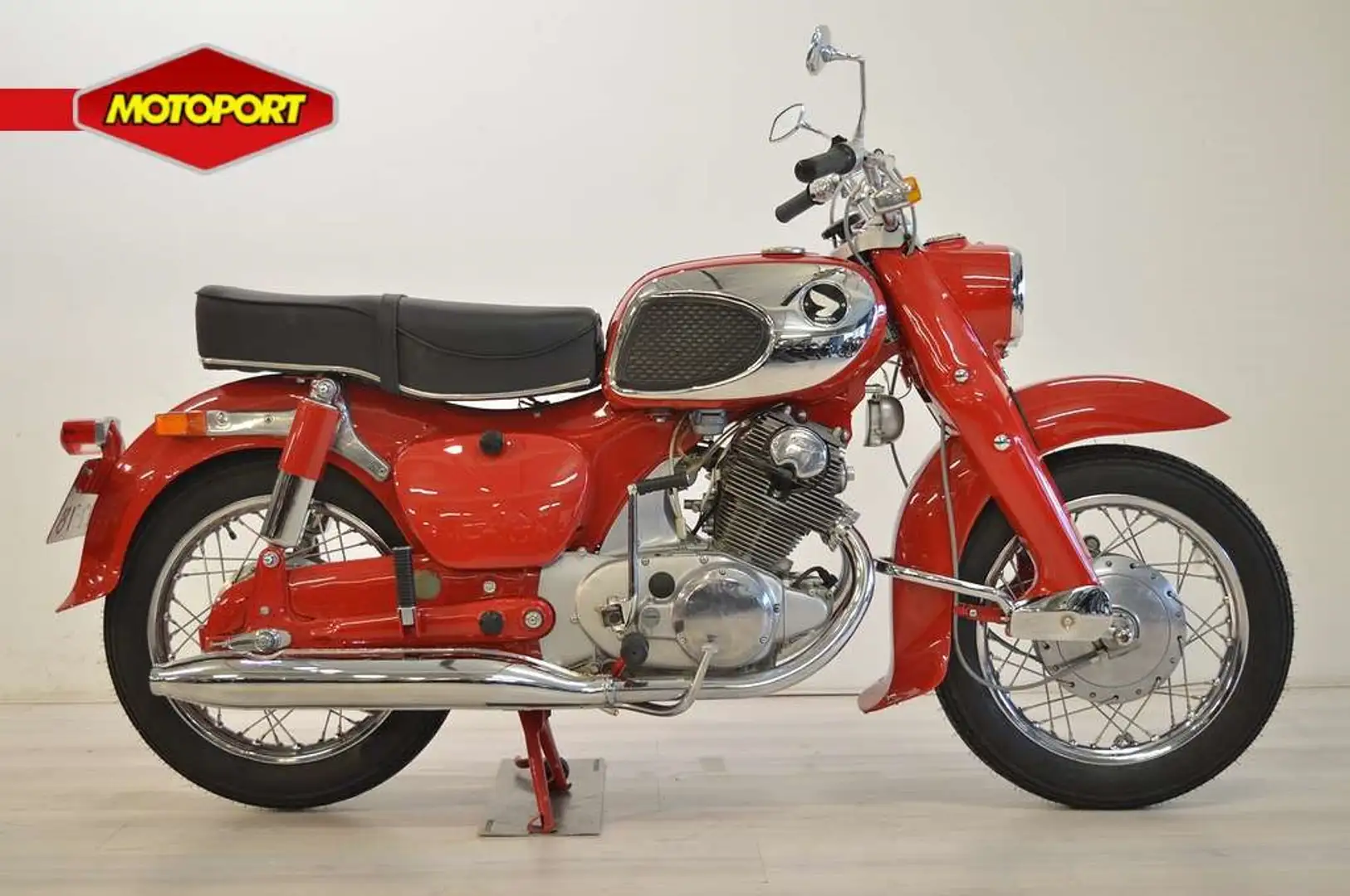 Honda DREAM C72 Rood - 1