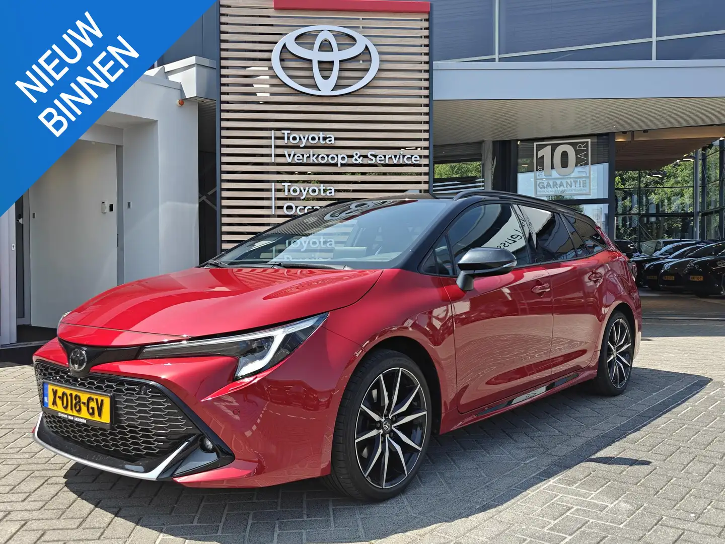 Toyota Corolla Touring Sports Hybrid 200 GR Sport Plus 196PK NAVI Rood - 1