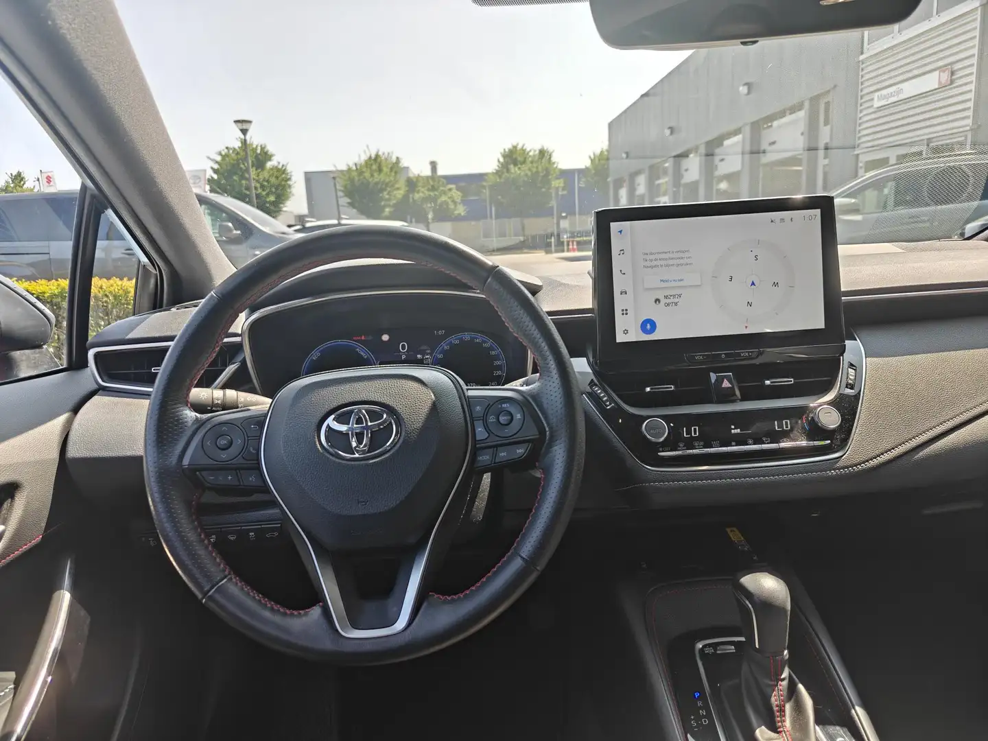 Toyota Corolla Touring Sports Hybrid 200 GR Sport Plus 196PK NAVI Rood - 2