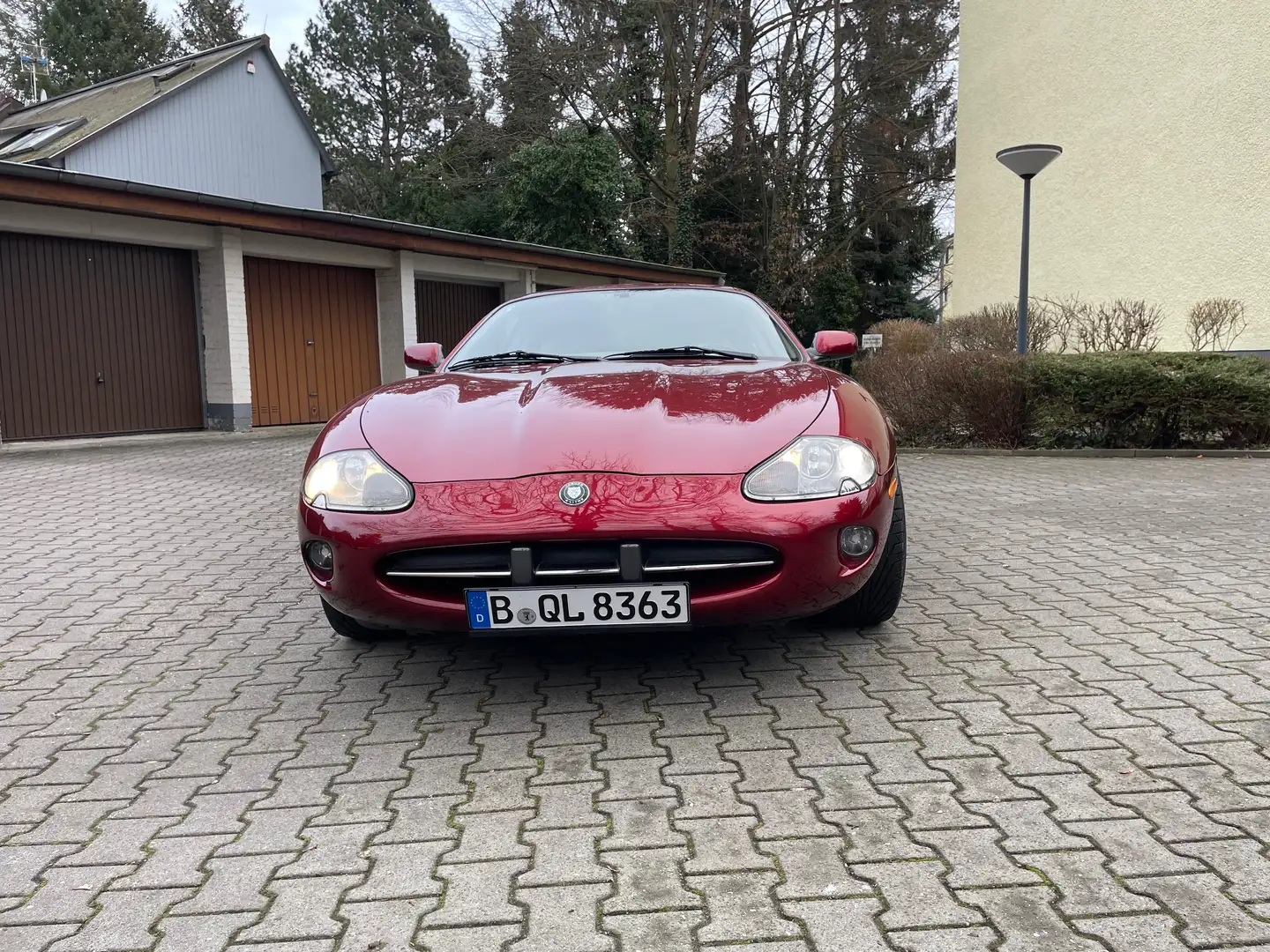 Jaguar XK8 Coupe - 1