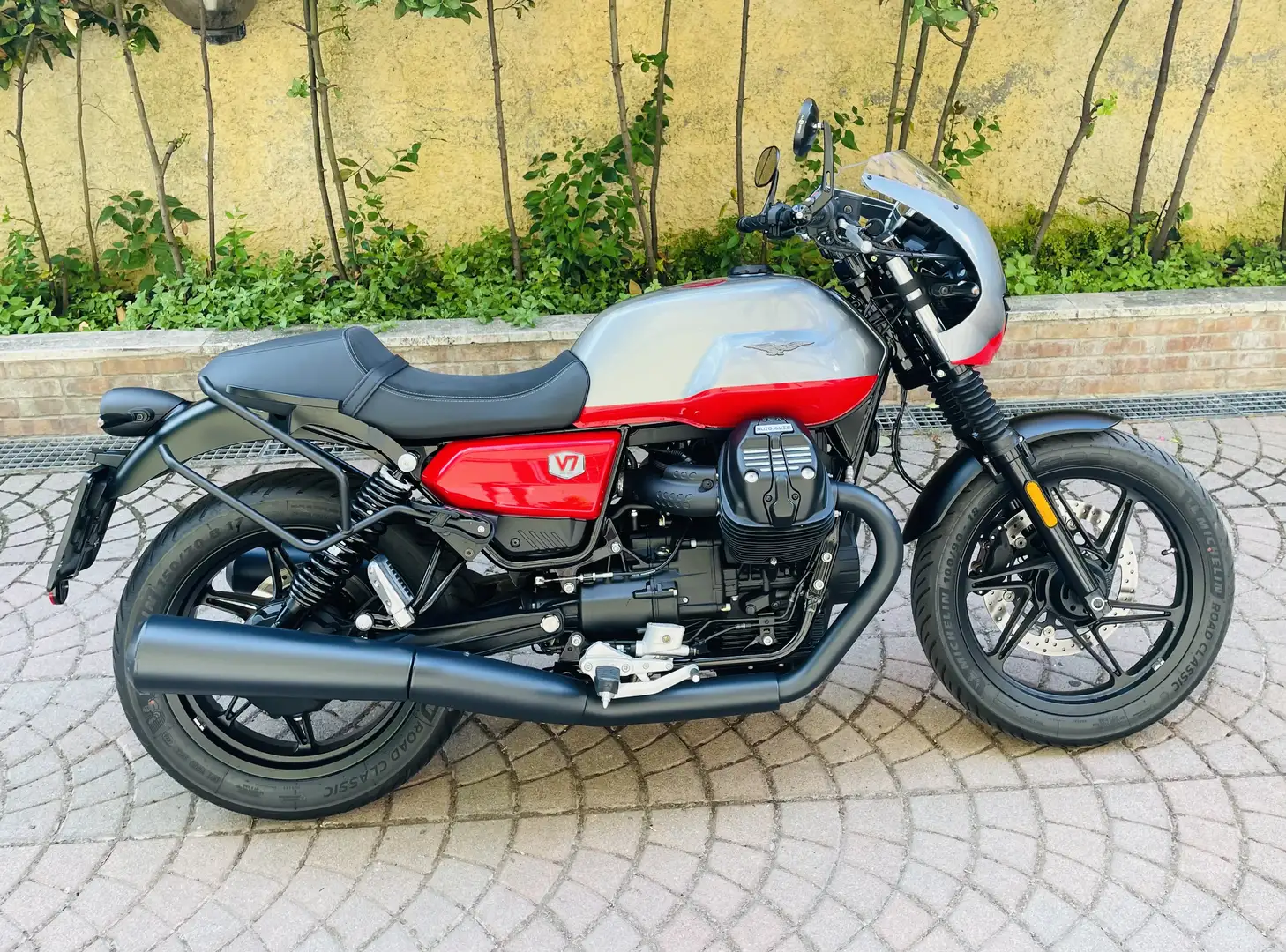 Moto Guzzi V 7 moto guzzi v7 stone corsa - 1