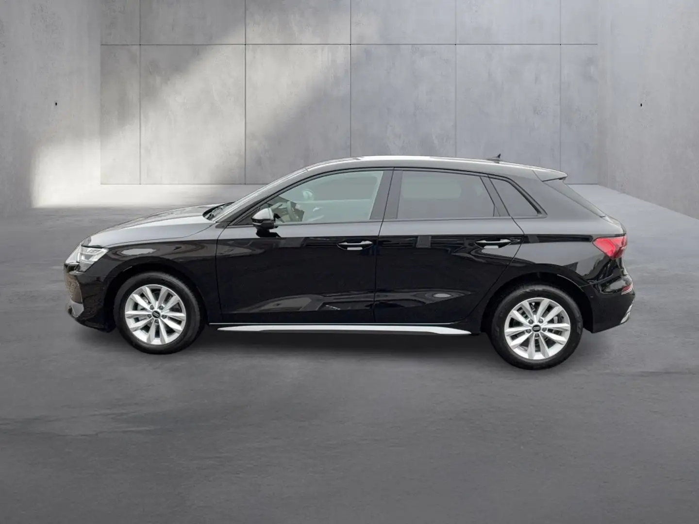 Audi A3 30 TFSI Schwarz - 2