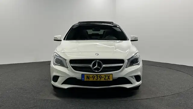 Mercedes-Benz 250 view 6