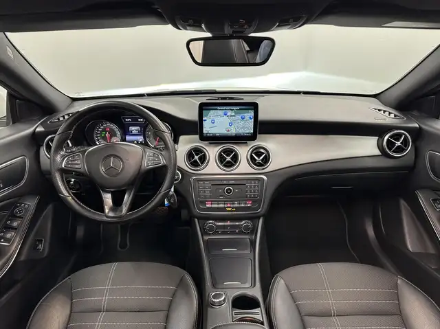 Mercedes-Benz 250 view 2