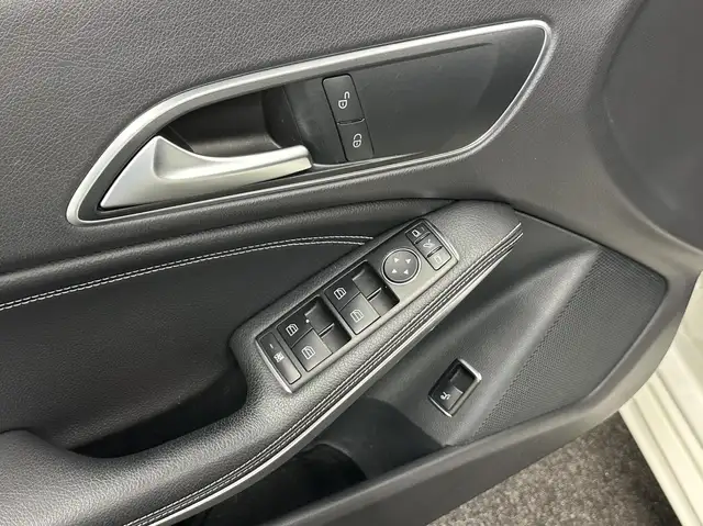 Mercedes-Benz 250 view 15