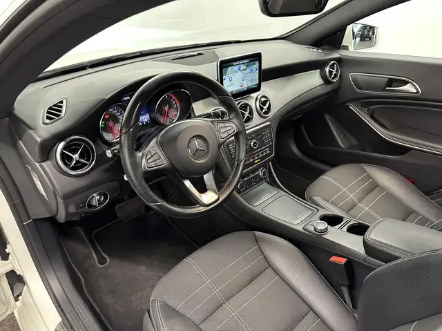 Mercedes-Benz 250 view 14