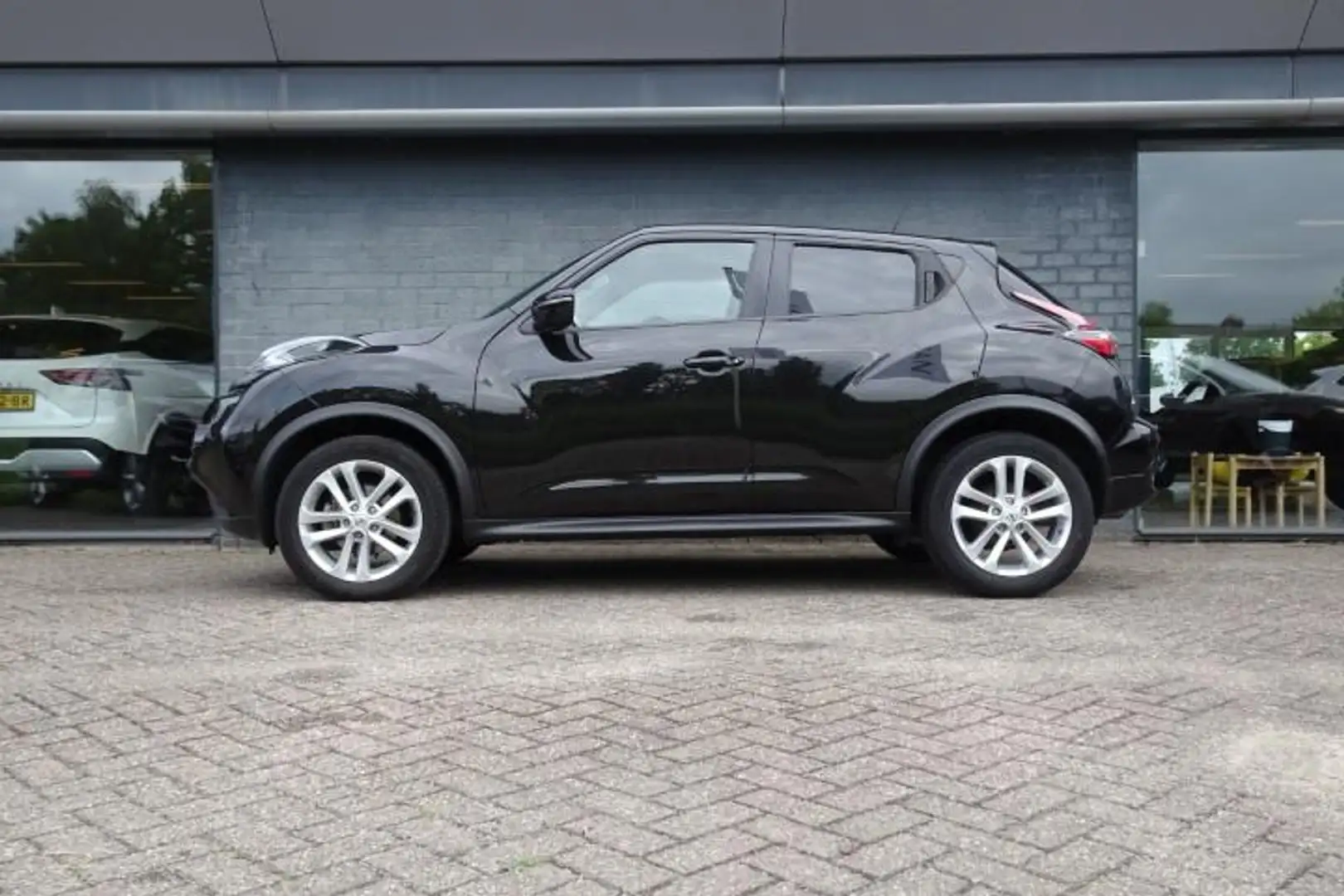 Nissan Juke 1.2 DIG-T S&S 115pk 2WD Acenta Zwart - 2