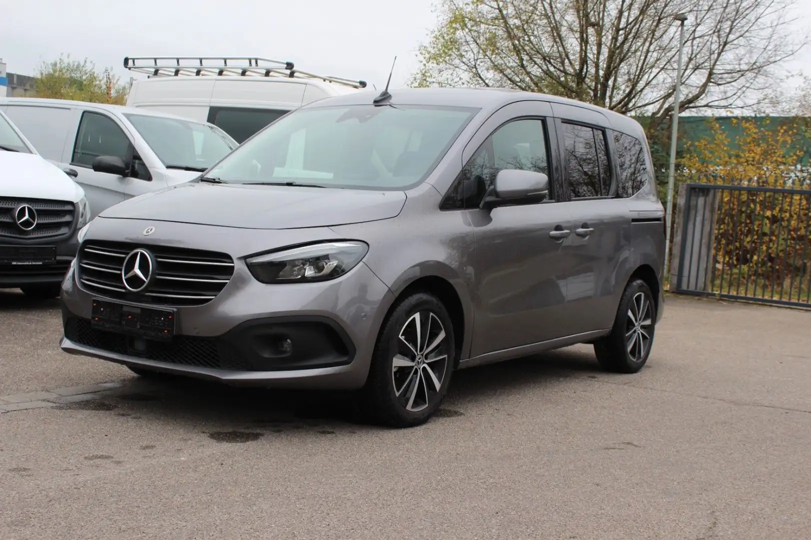 Mercedes-Benz T-Class 180 d standard Edition  Klimamatik+Navi Grau - 1