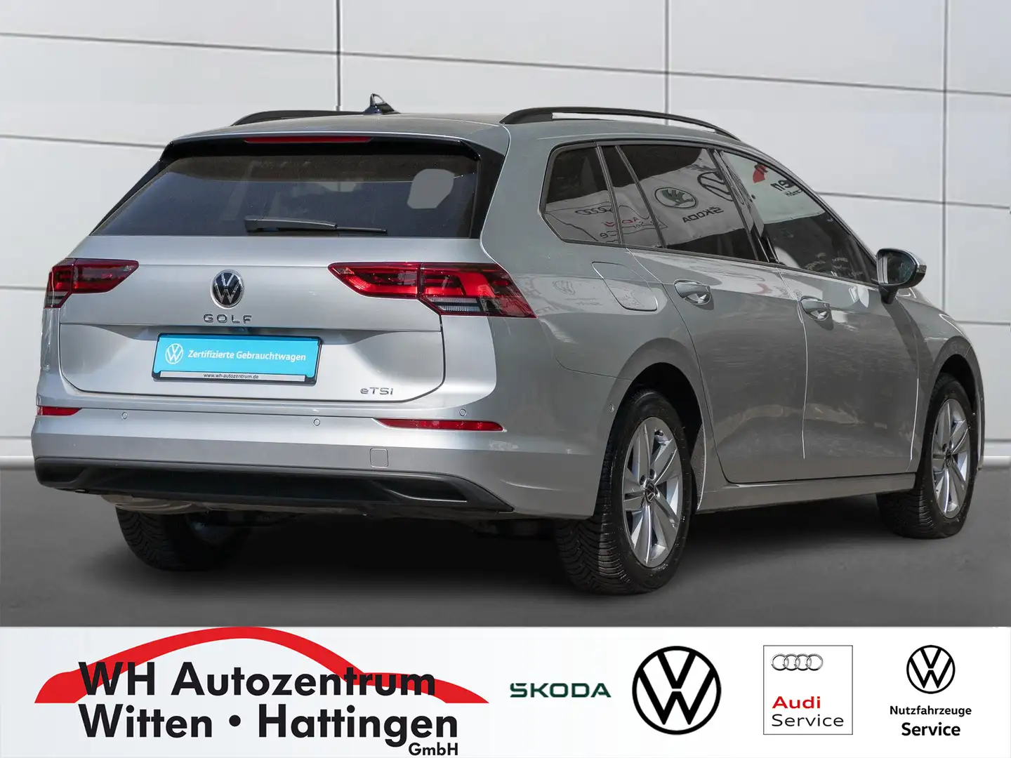 Volkswagen Golf VIII Variant 1.5 eTSI DSG Life NAVI AHK REARVIE... Plateado - 2