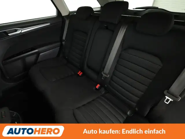 Ford Mondeo view 14