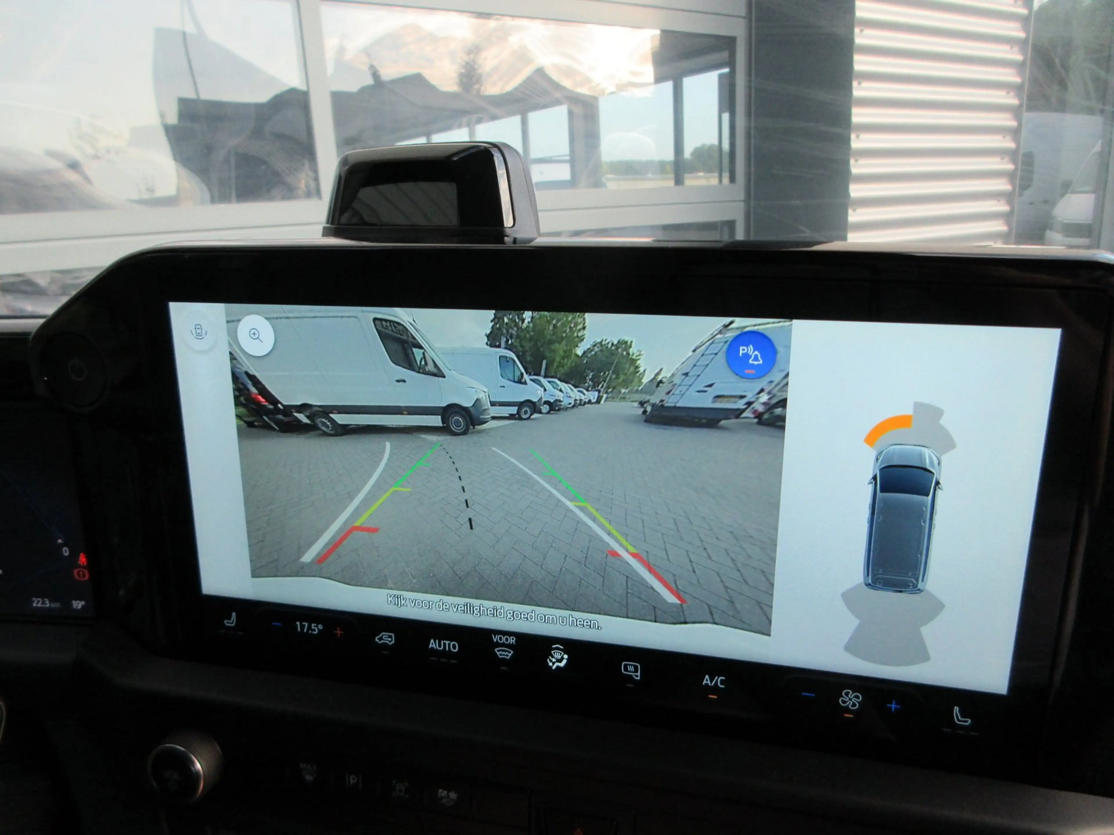 Ford E-Transit Cust. 340 L2H1 Limited 71 kWh 218 pk carplay camer — photo 11