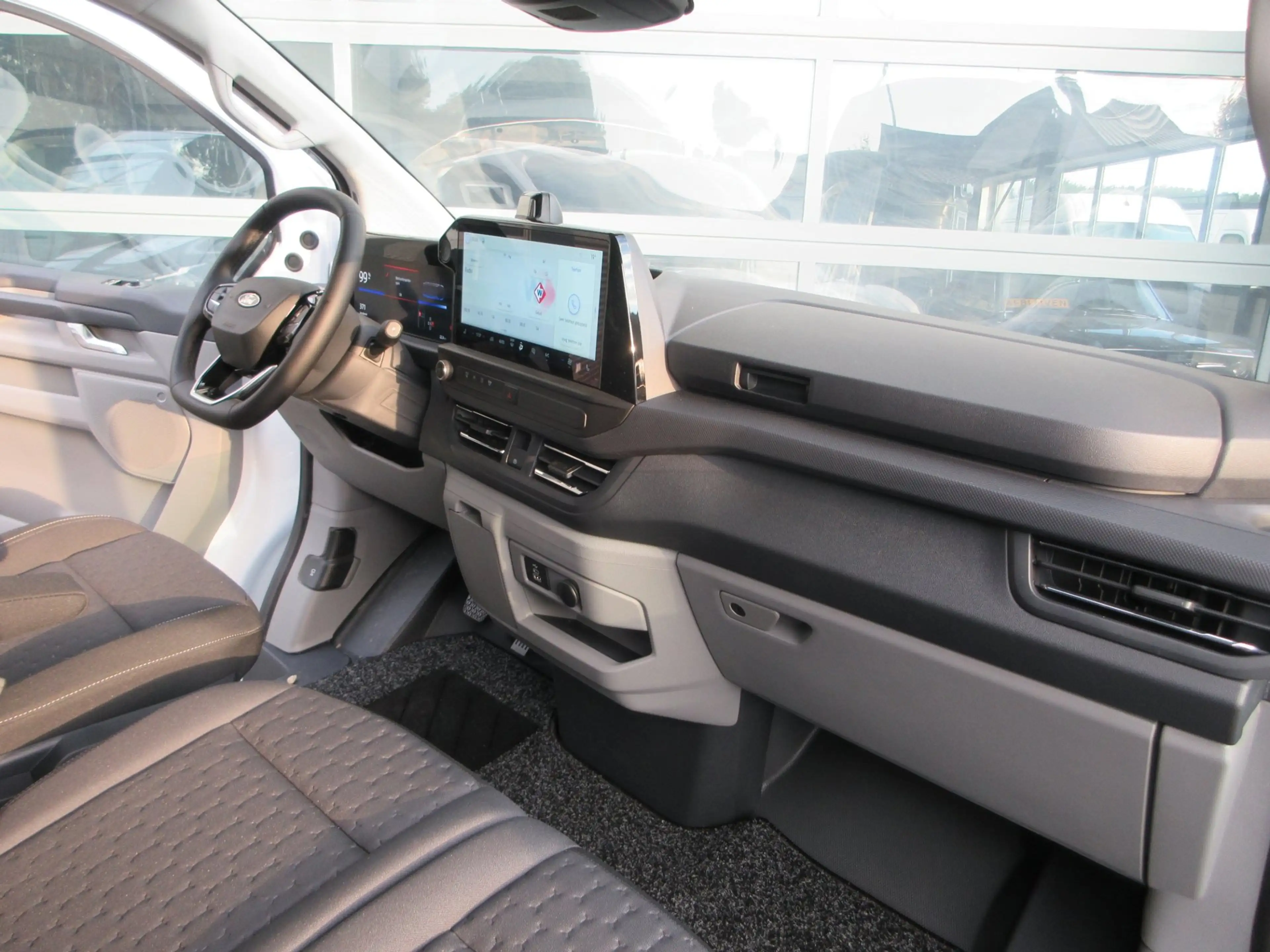 Ford E-Transit Cust. 340 L2H1 Limited 71 kWh 218 pk carplay camer — photo 9