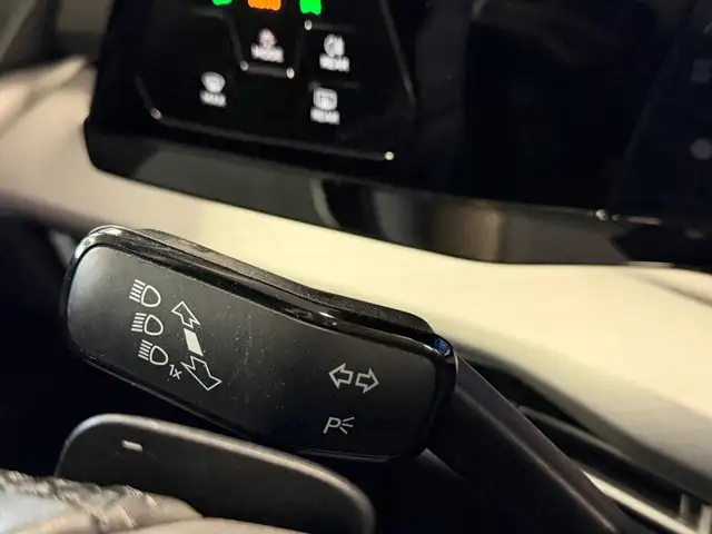 Volkswagen Golf view 20