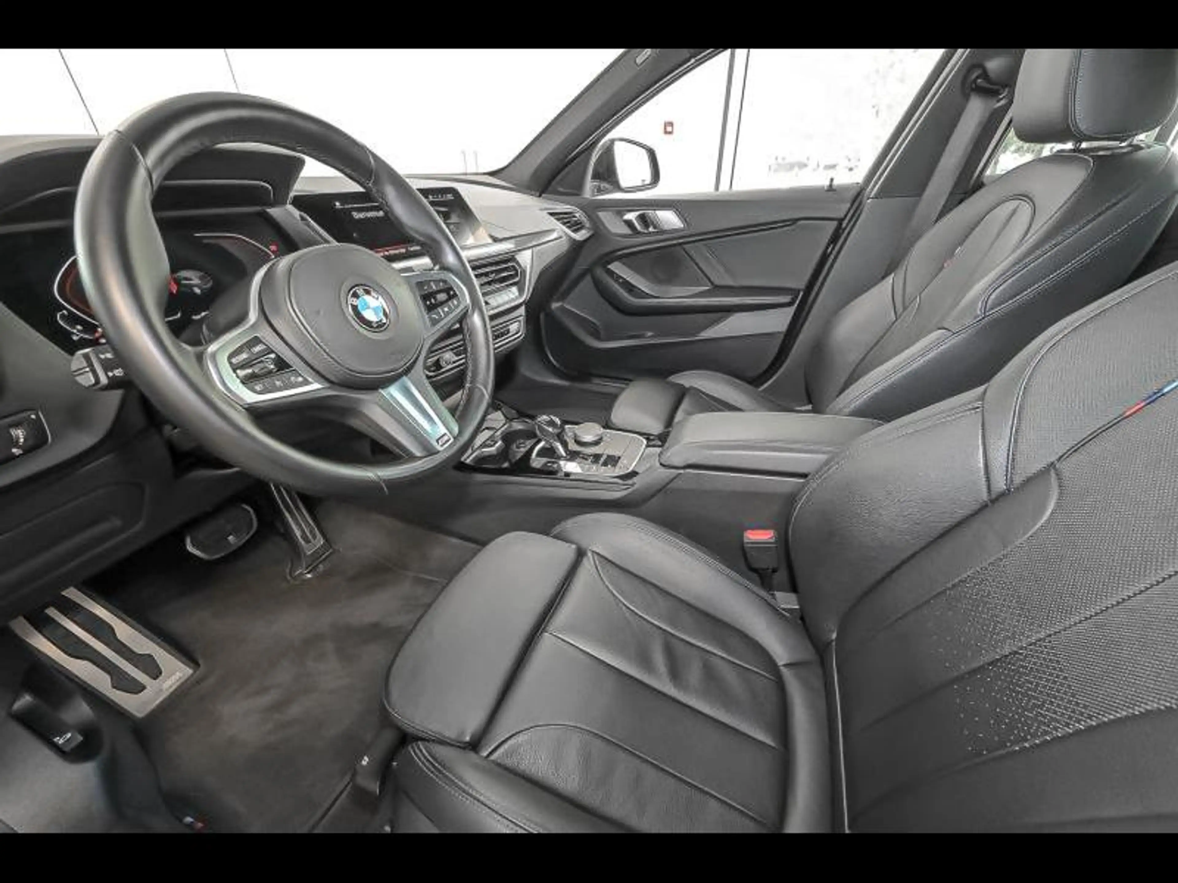BMW 118 i Hatch - M Pack — photo 6