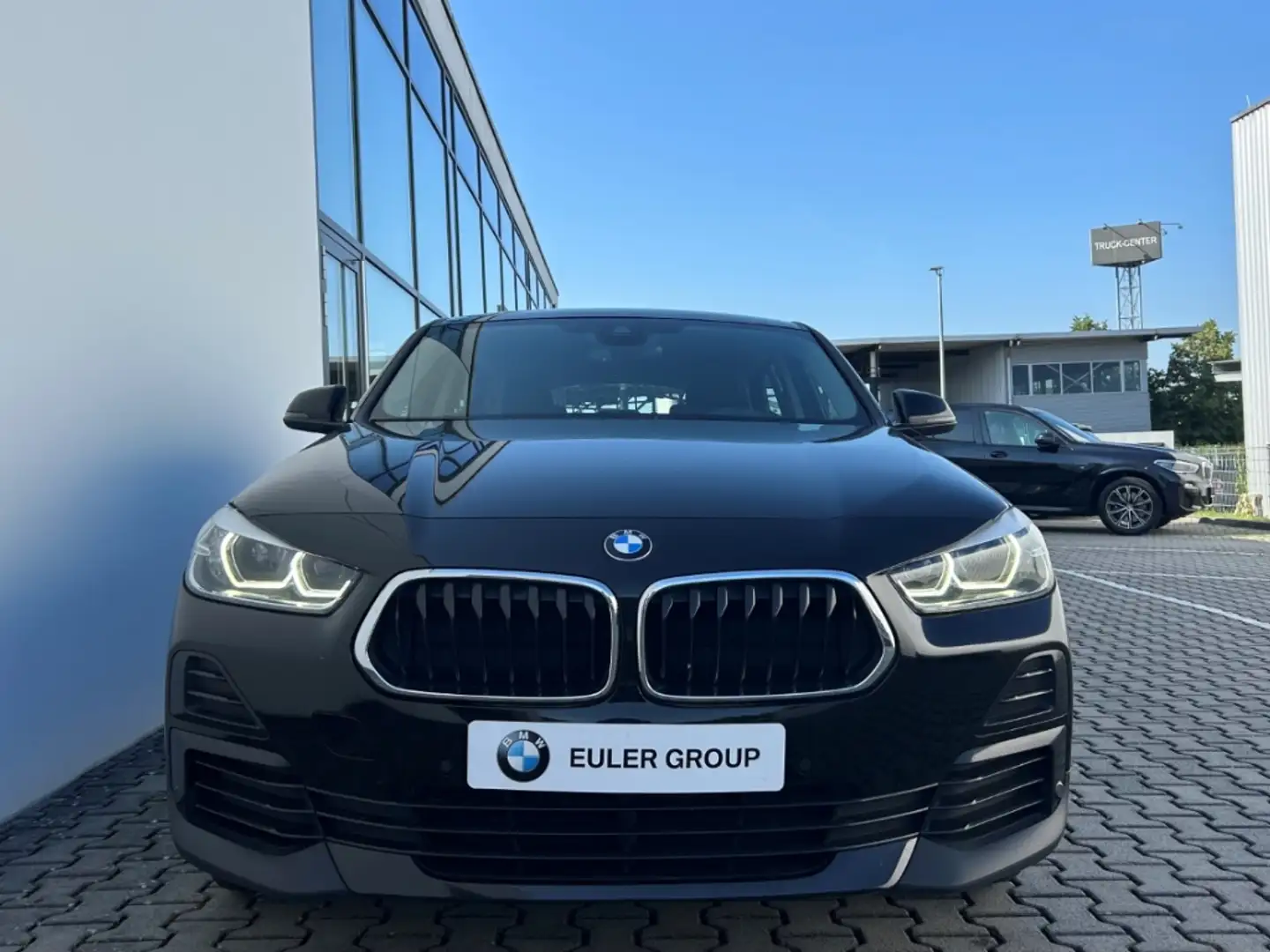 BMW X2 sDrive18i RFK PDC LED Parkass ActiveGuard Schwarz - 2