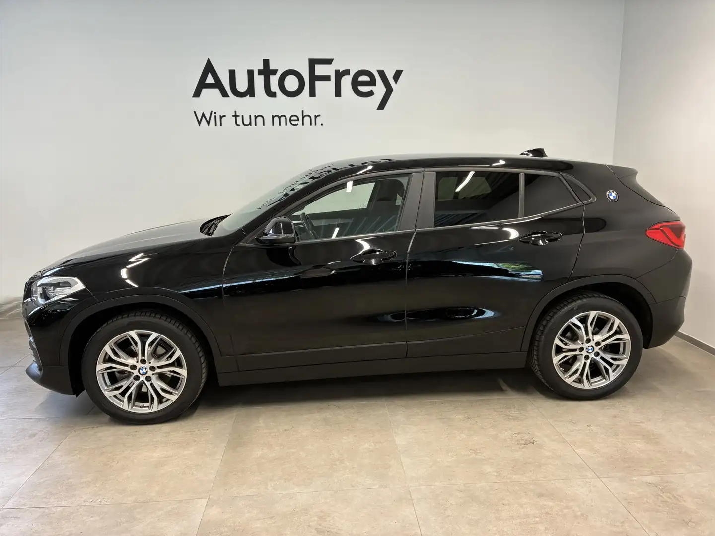 BMW X2 sDrive18i Schwarz - 2