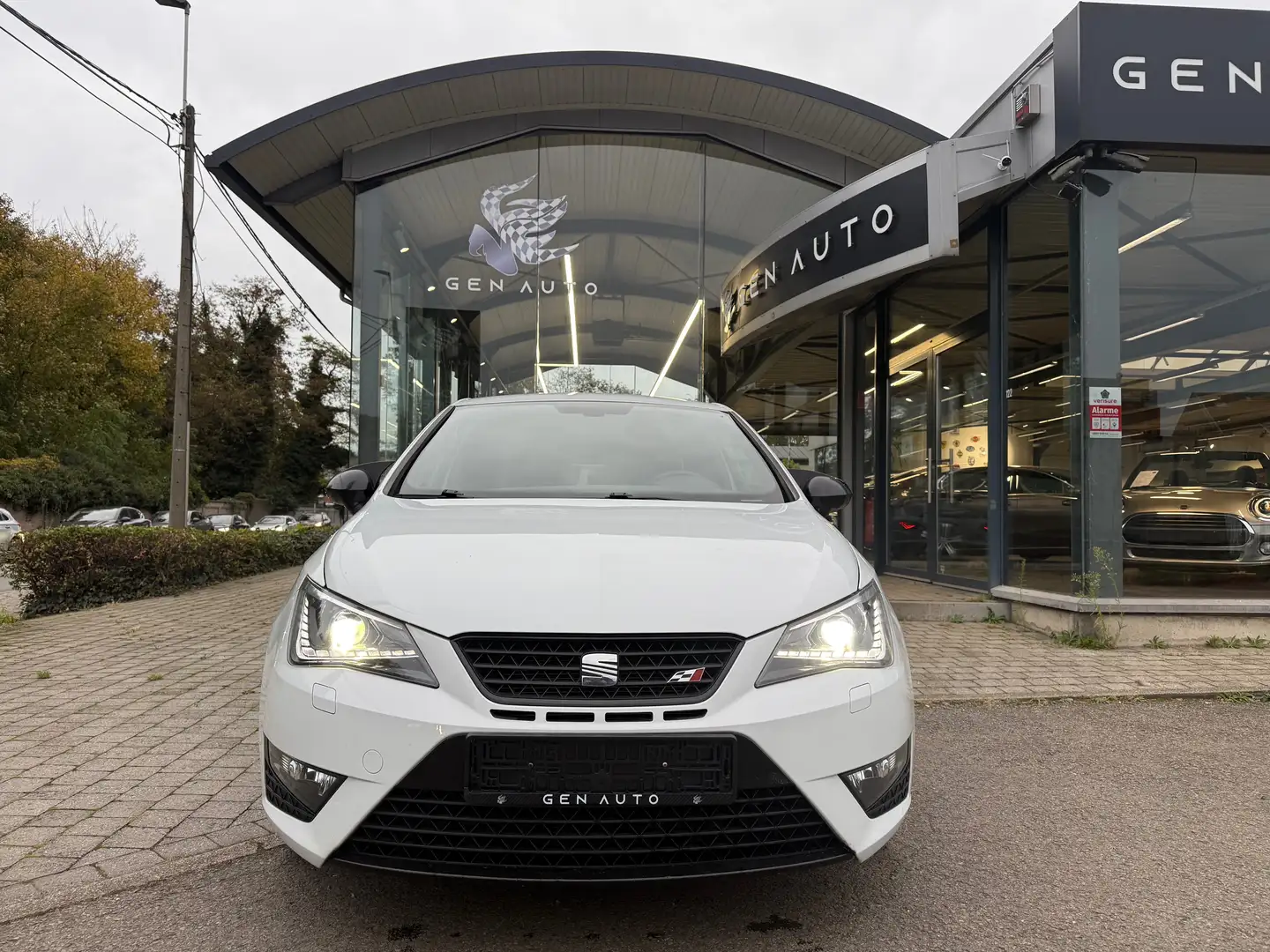 SEAT Ibiza 1.4 TSI Cupra DSG Xenon Cuir Chauf. Radar de Recul Blanc - 2