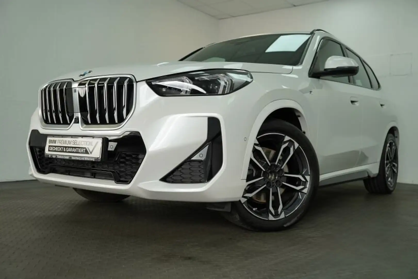 BMW X1 sDrive20i M Sportpaket AHK.HUD.H&K HiFi.NAVI Weiß - 2