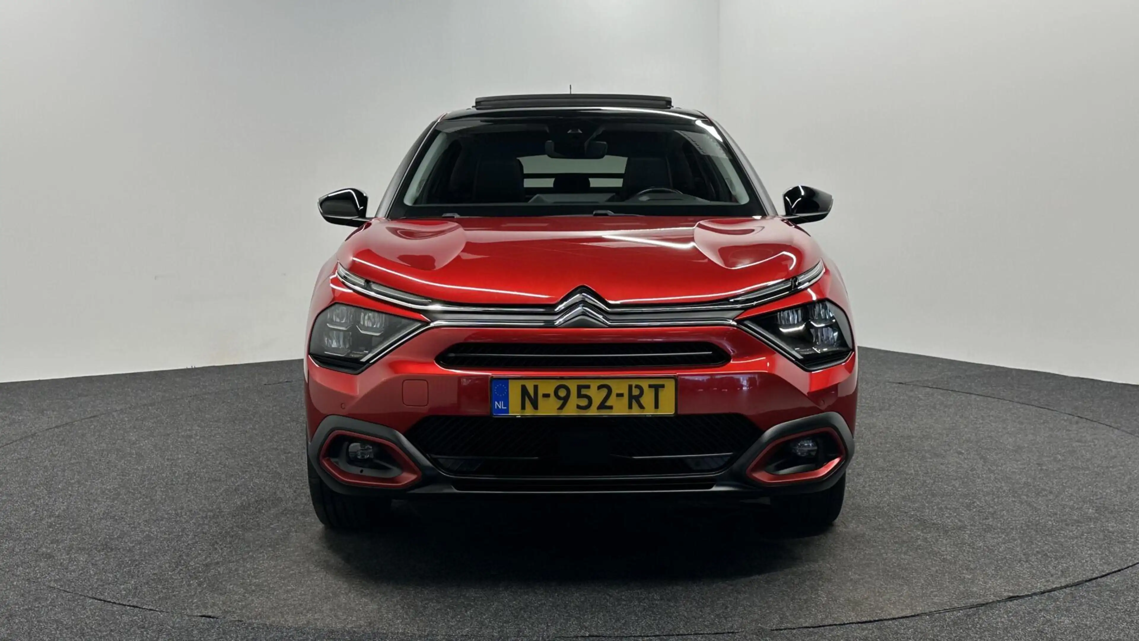 Citroen E-C4 Electric Shine 50 kWh PANO LEER CARPLAY HEAD UP ADAPTIEF CR — photo 6