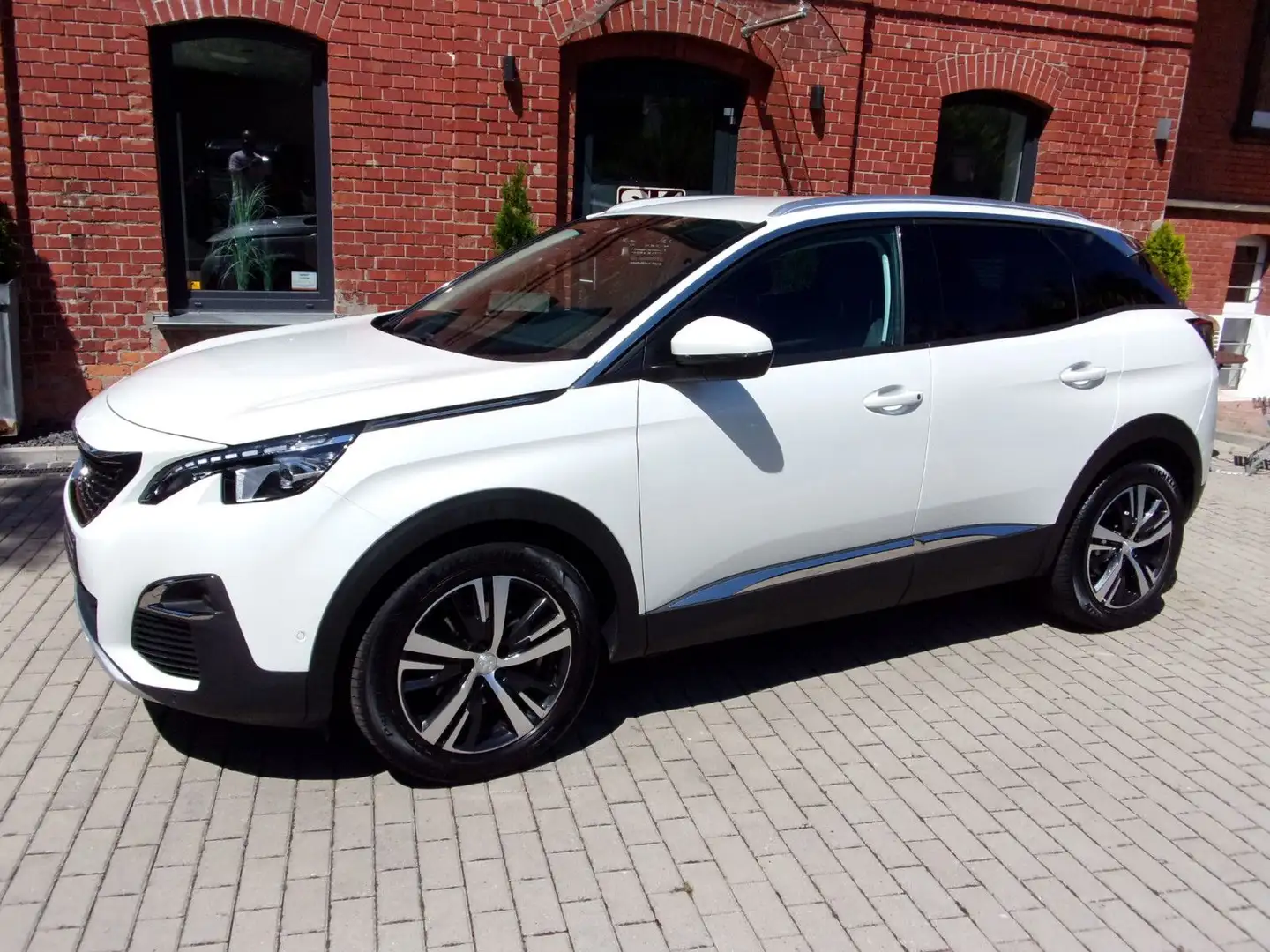 Peugeot 3008 Allure LED&Navi&Automatik&2000kg Ahk Weiß - 2