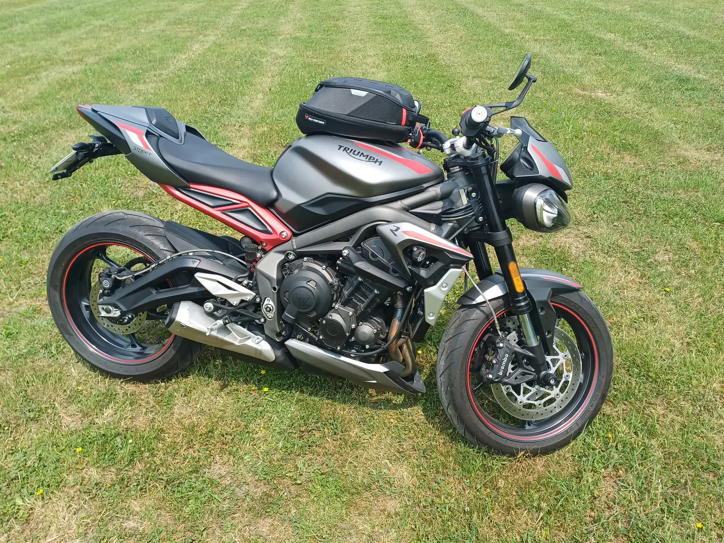 Triumph Street Triple R 765 avec beaucoup d'accessoires Silber - 1