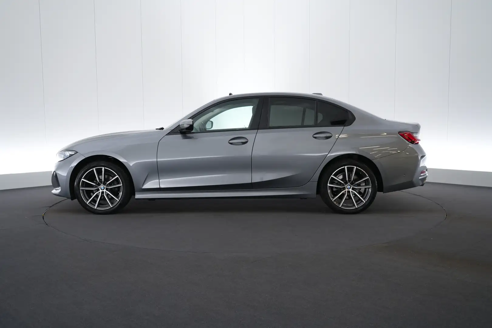 BMW 318 3 318iA LEDER LED GPS PDC CAM OD/TO HUD BLIS ACC Gris - 2