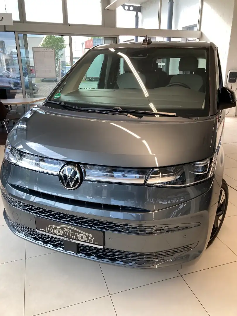Volkswagen T7 Multivan Style lang 2.0 TDI DSG Matrix-LED-Scheinwerfer Šedá - 2