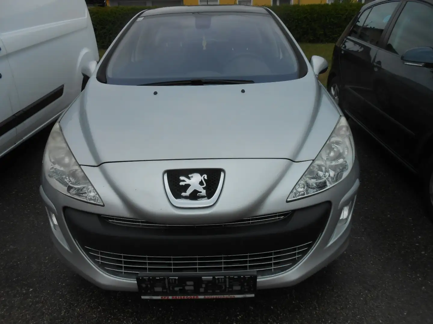 Peugeot 308 308 1,6 HDi 110 FAP Exclusive Exclusive (Privat) Silber - 2