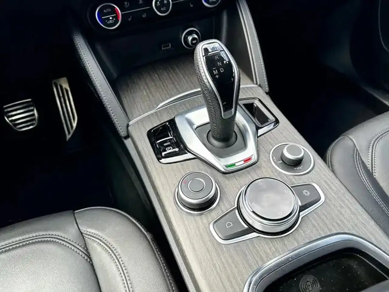 Alfa Romeo Stelvio 2022 — фото 14