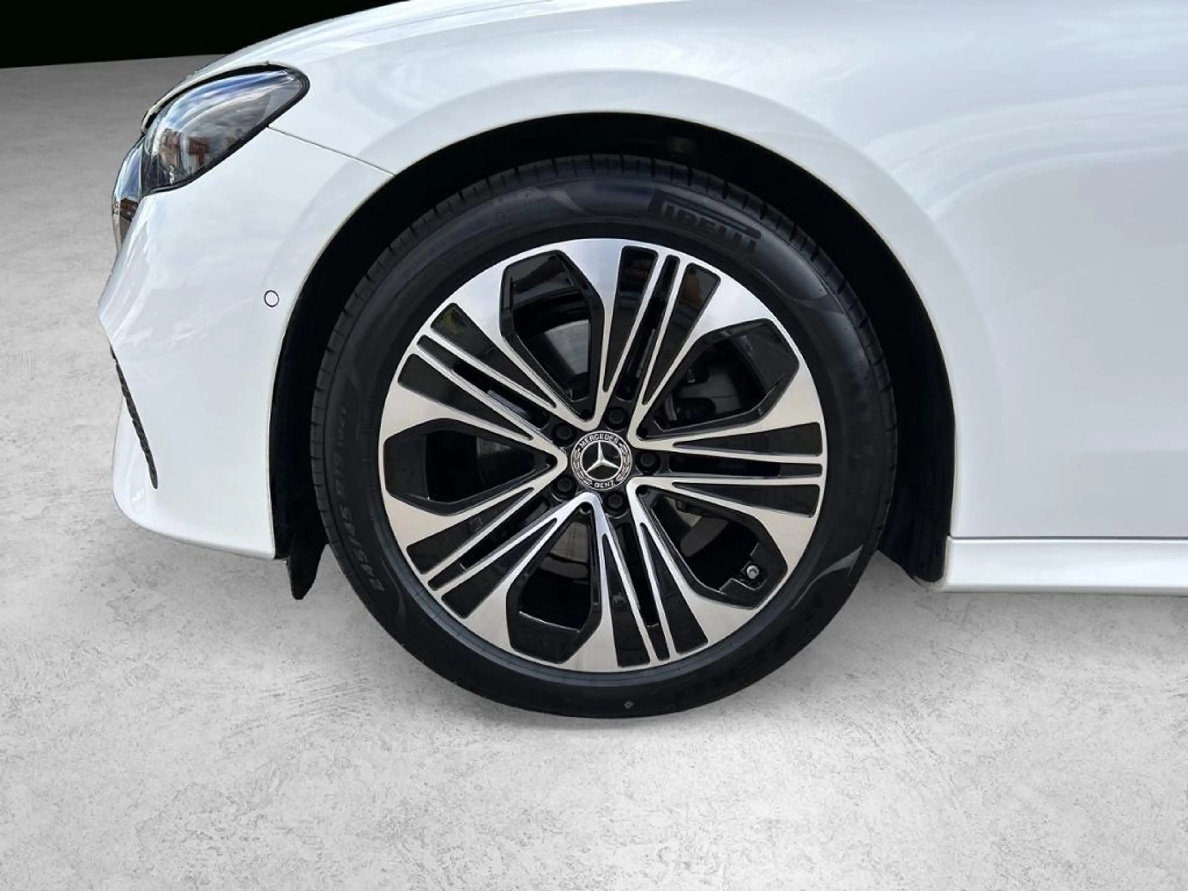 Mercedes-Benz E 200 Limousine ACC AUT Kam. KeyLess KlimaA LED — photo 3