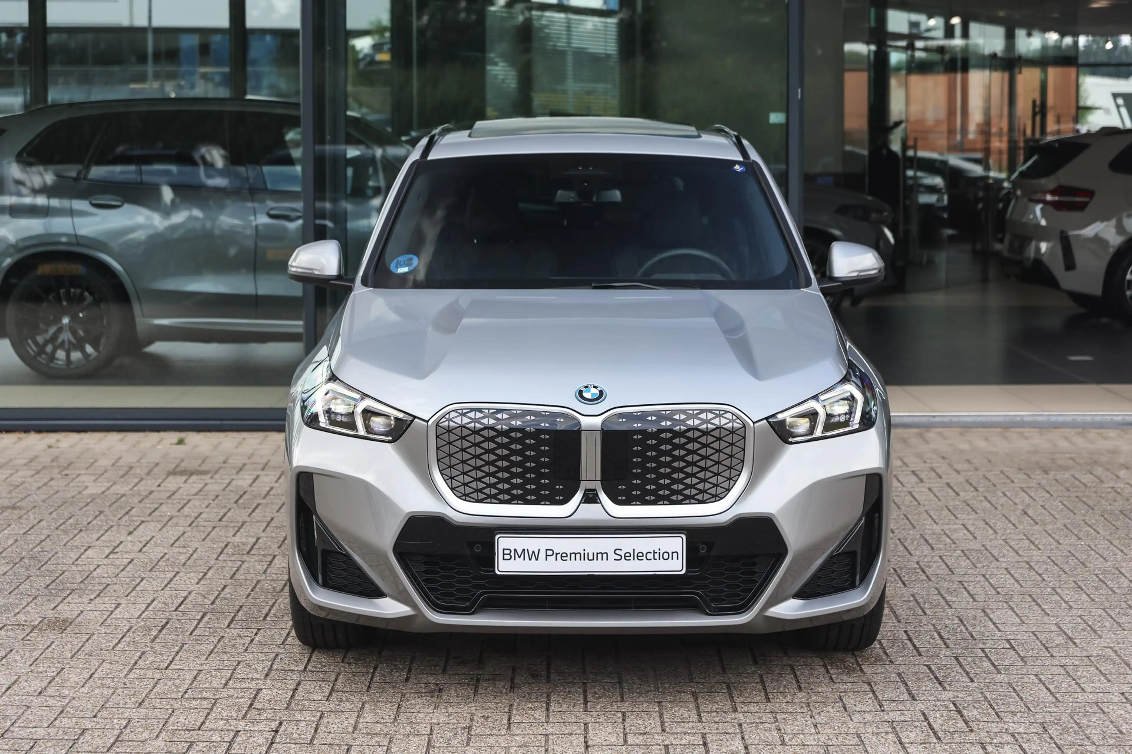 BMW iX1 eDrive20 M Sport / Panoramadak / Sportstoelen / M — photo 6