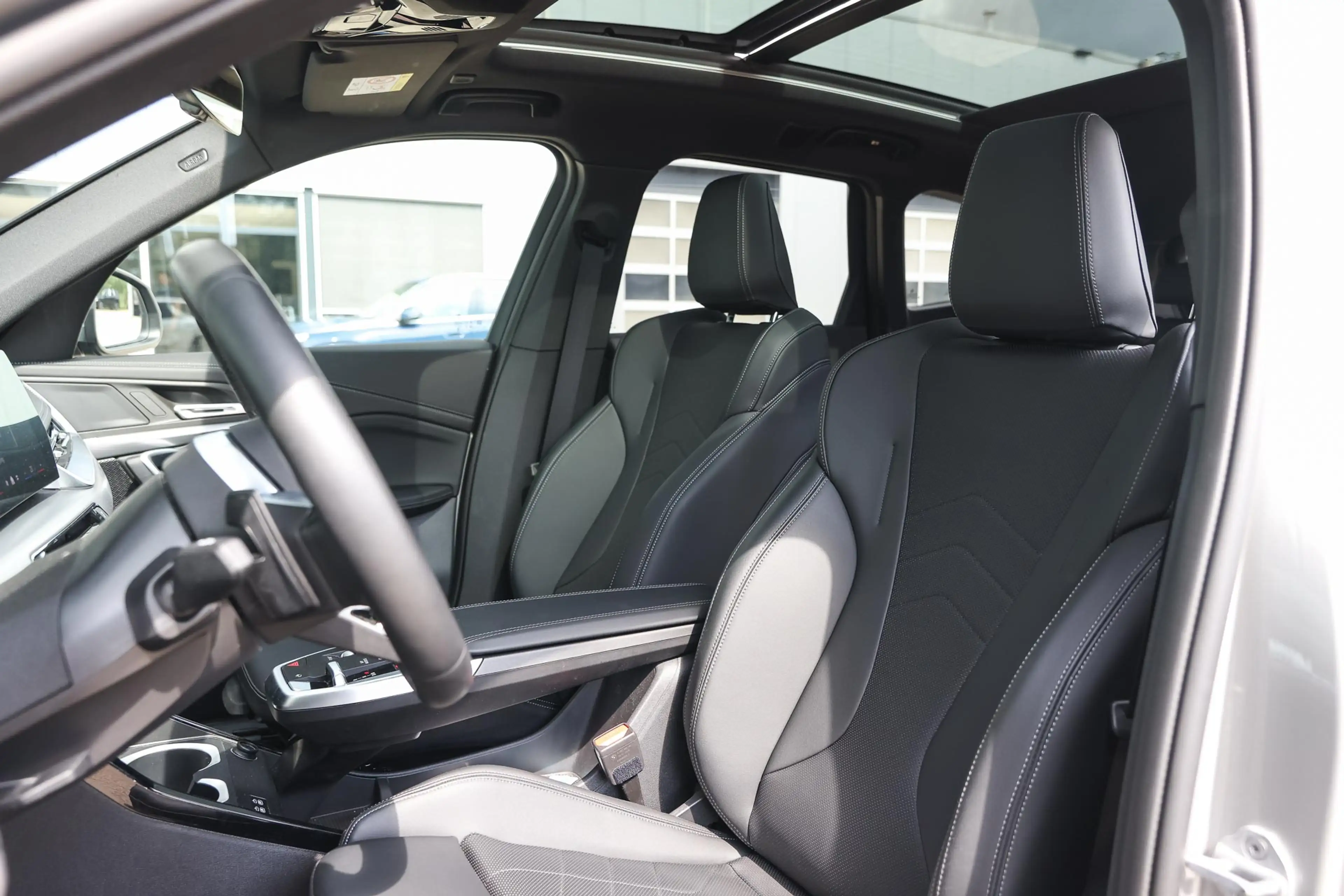 BMW iX1 eDrive20 M Sport / Panoramadak / Sportstoelen / M — photo 13