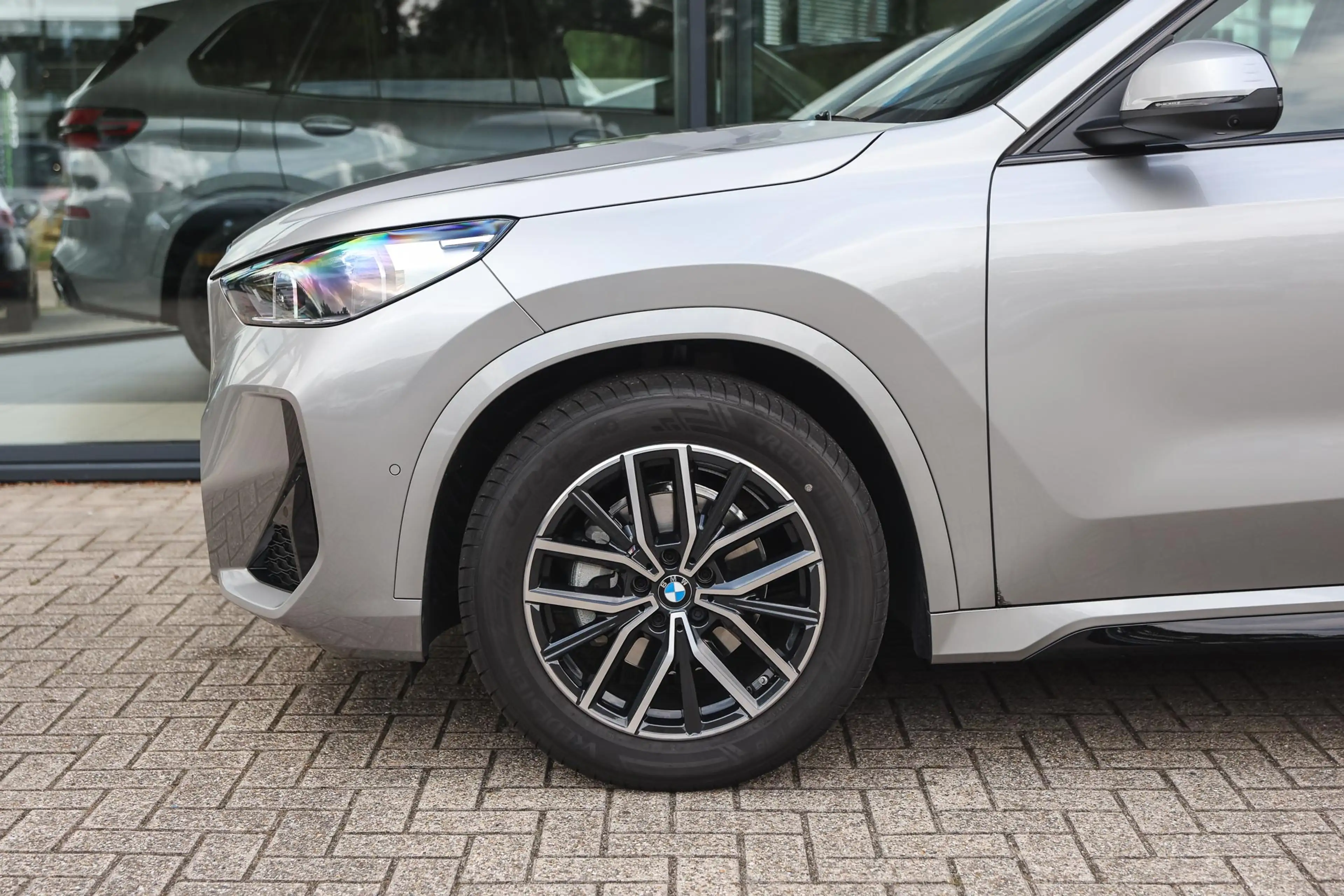 BMW iX1 eDrive20 M Sport / Panoramadak / Sportstoelen / M — photo 5