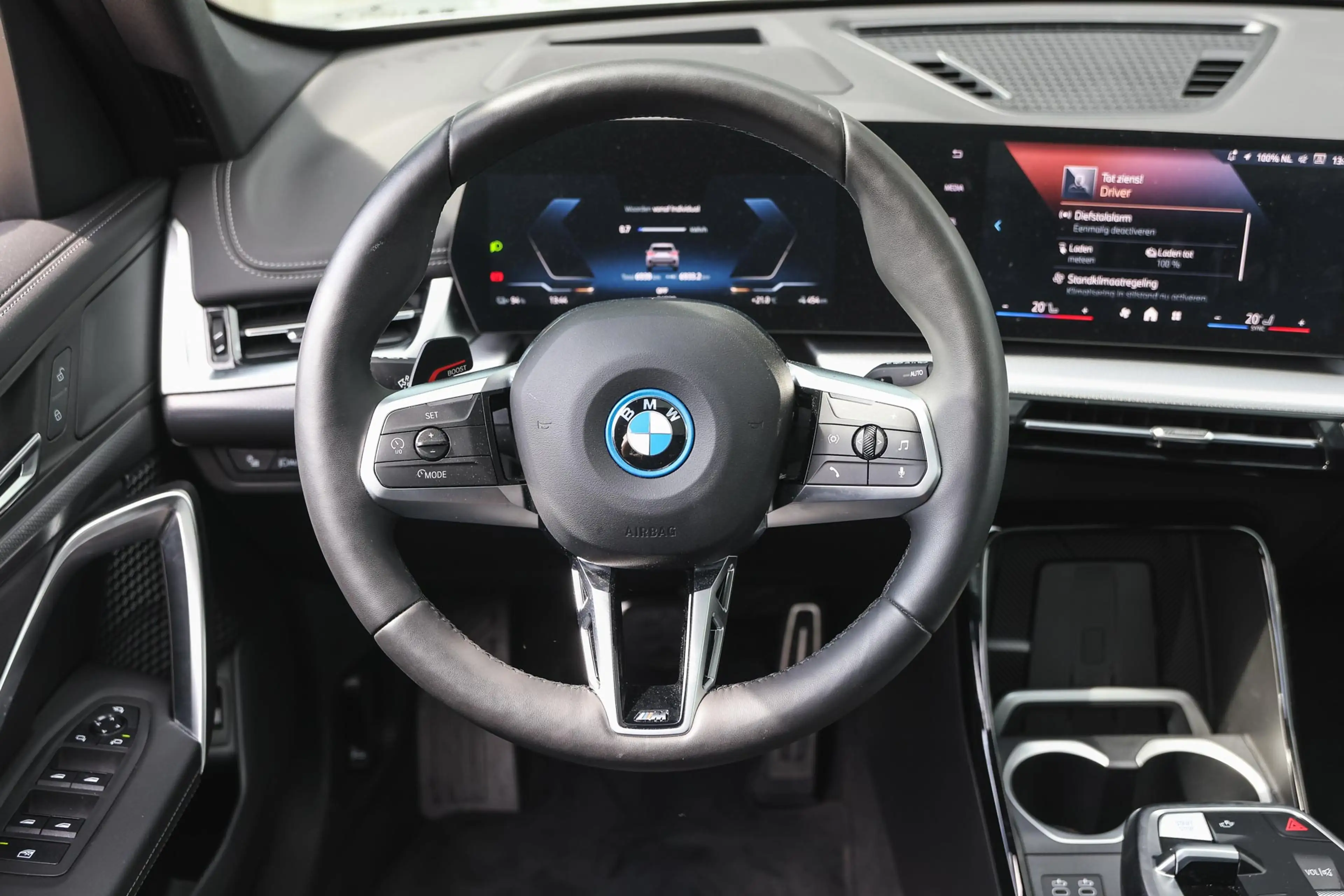 BMW iX1 eDrive20 M Sport / Panoramadak / Sportstoelen / M — photo 3