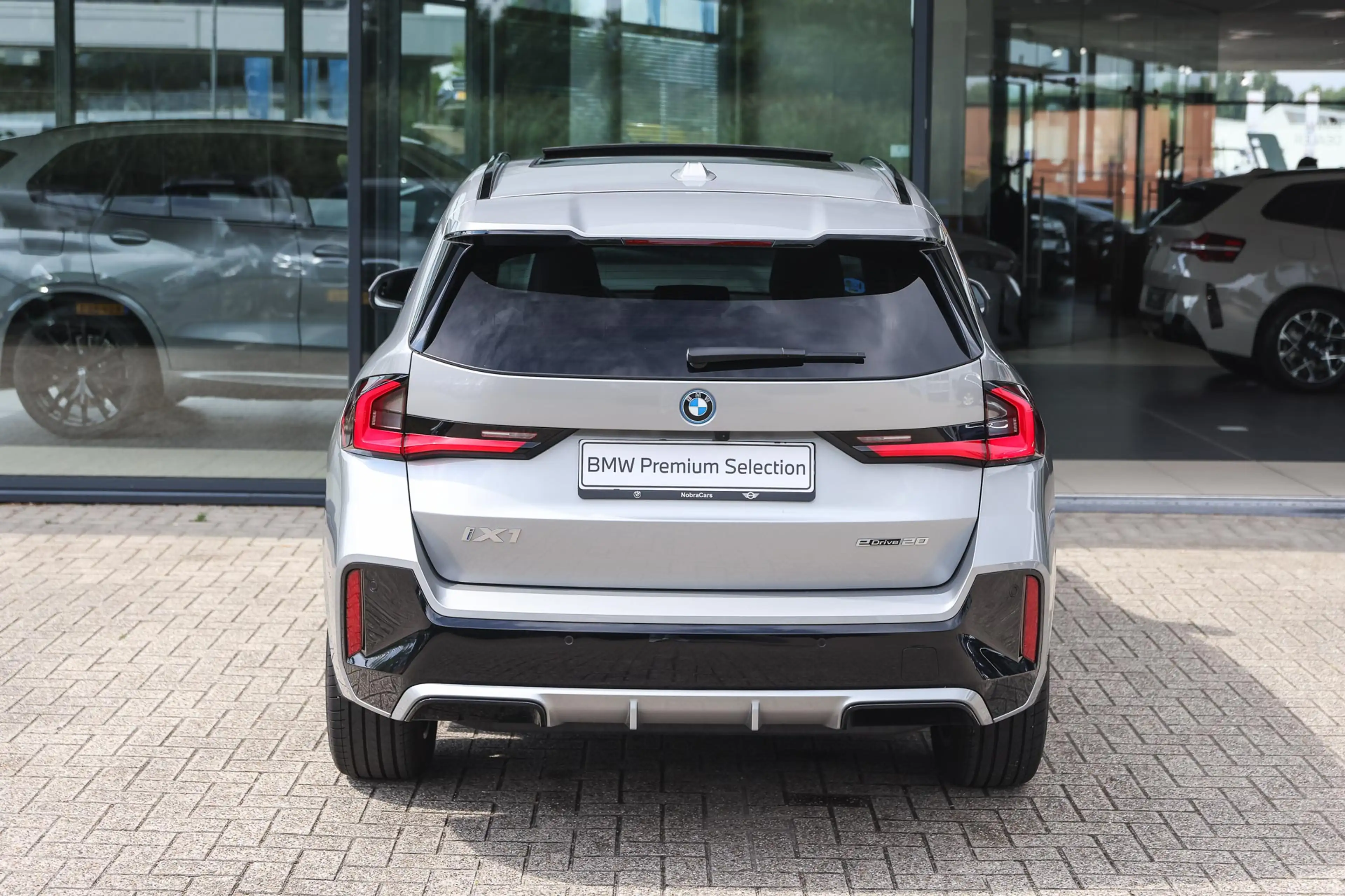 BMW iX1 eDrive20 M Sport / Panoramadak / Sportstoelen / M — photo 7