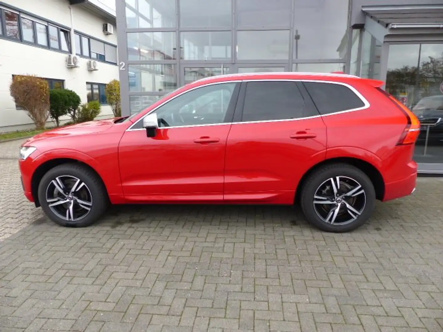 Volvo XC60 R Design D5 AWD Aut.EU6d*PANO*AHK*CAM* Rot - 2
