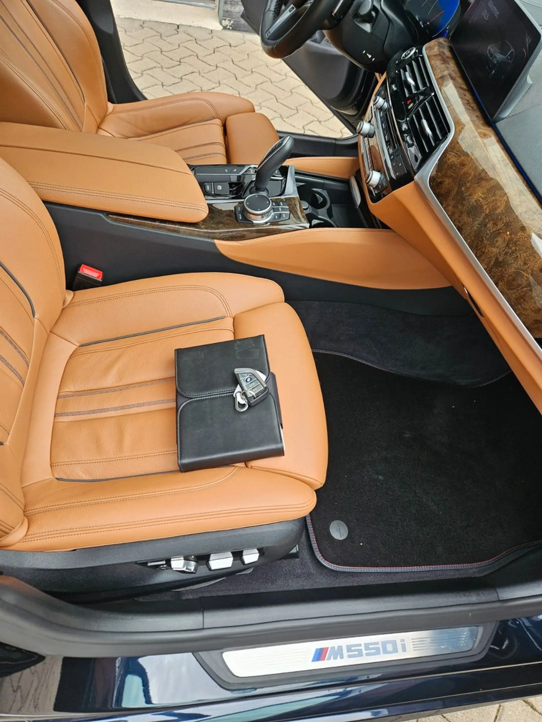 BMW 550 i xDrive — photo 10