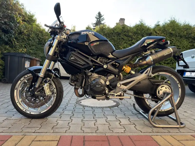Ducati Monster 1100 - foto 4