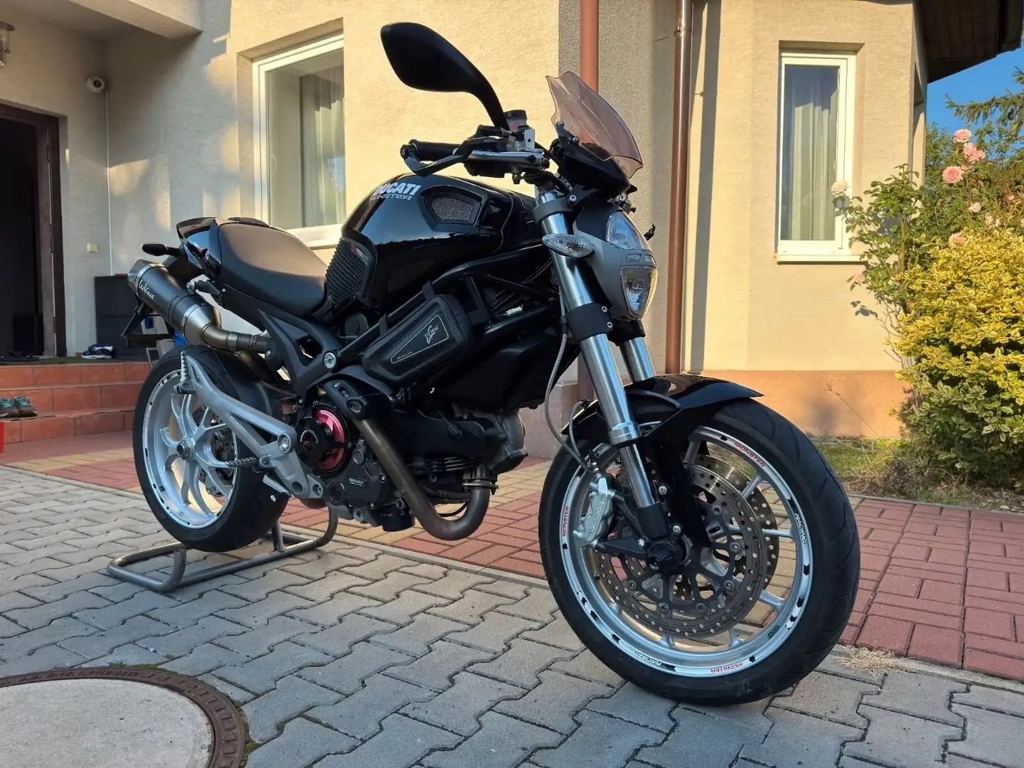 Ducati Monster 1100 Zwart - 1