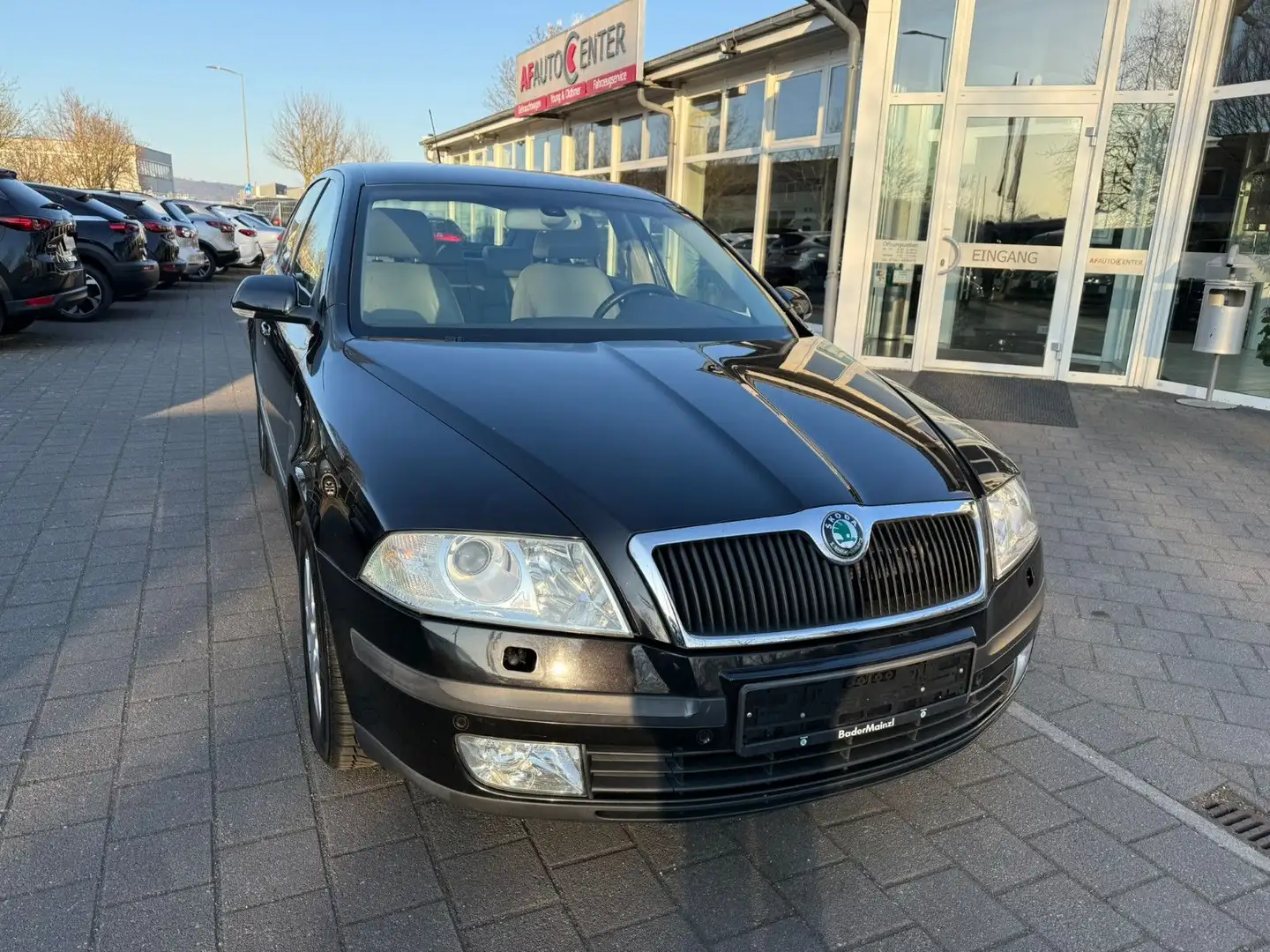 Skoda Octavia Lim. 2.0 Elegance *HU 11/25*Xenon*Leder* Negro - 2