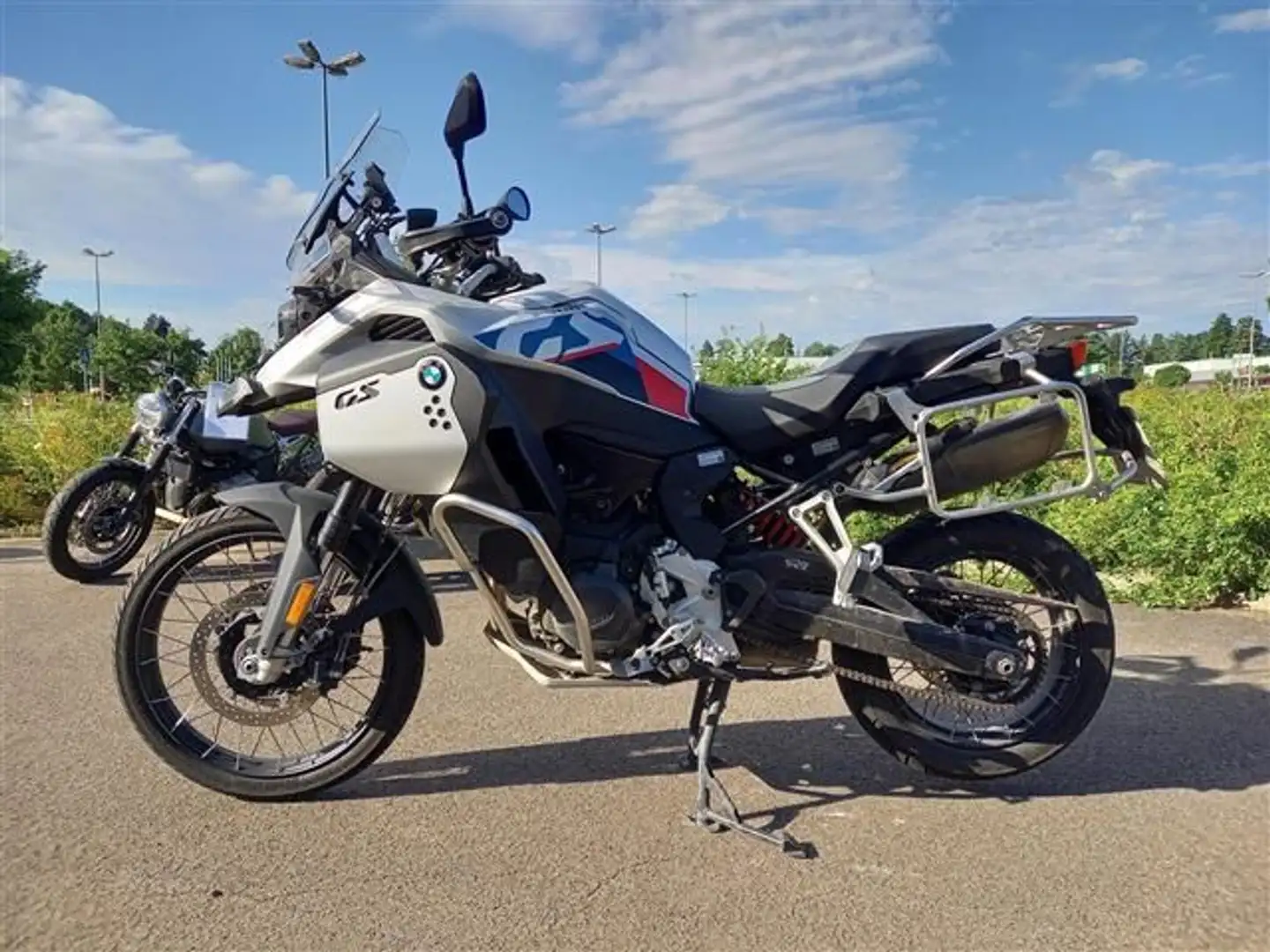 BMW F 900 GS Adventure Bílá - 2
