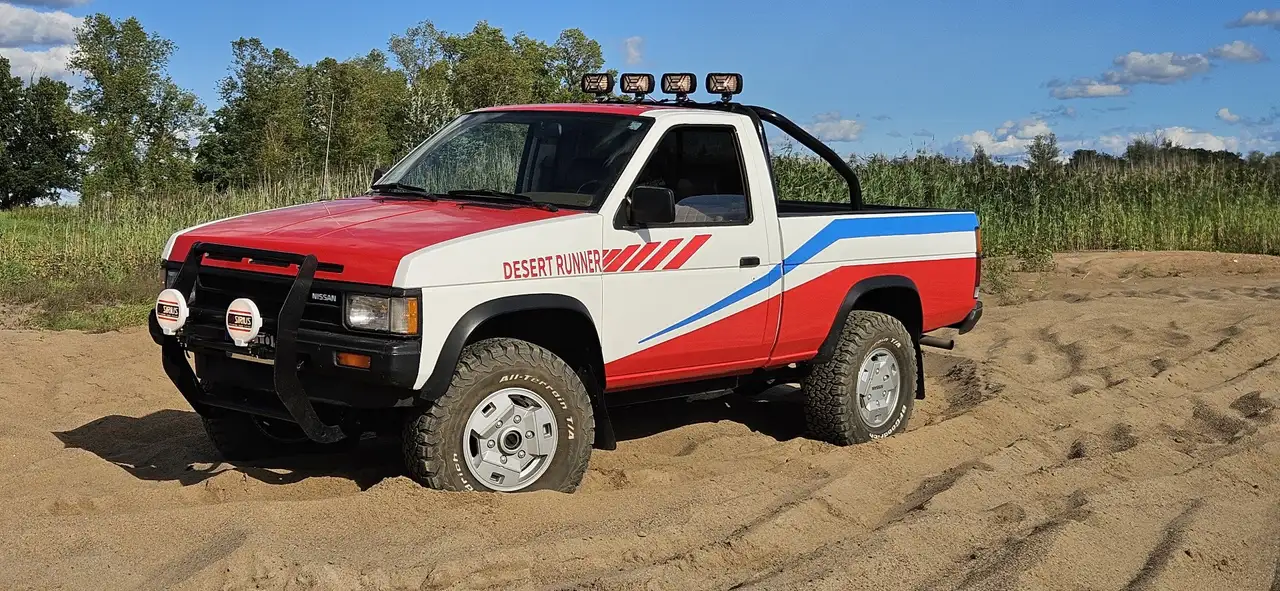 Nissan Pickup MD21 4x4 3.0v6, foto 1