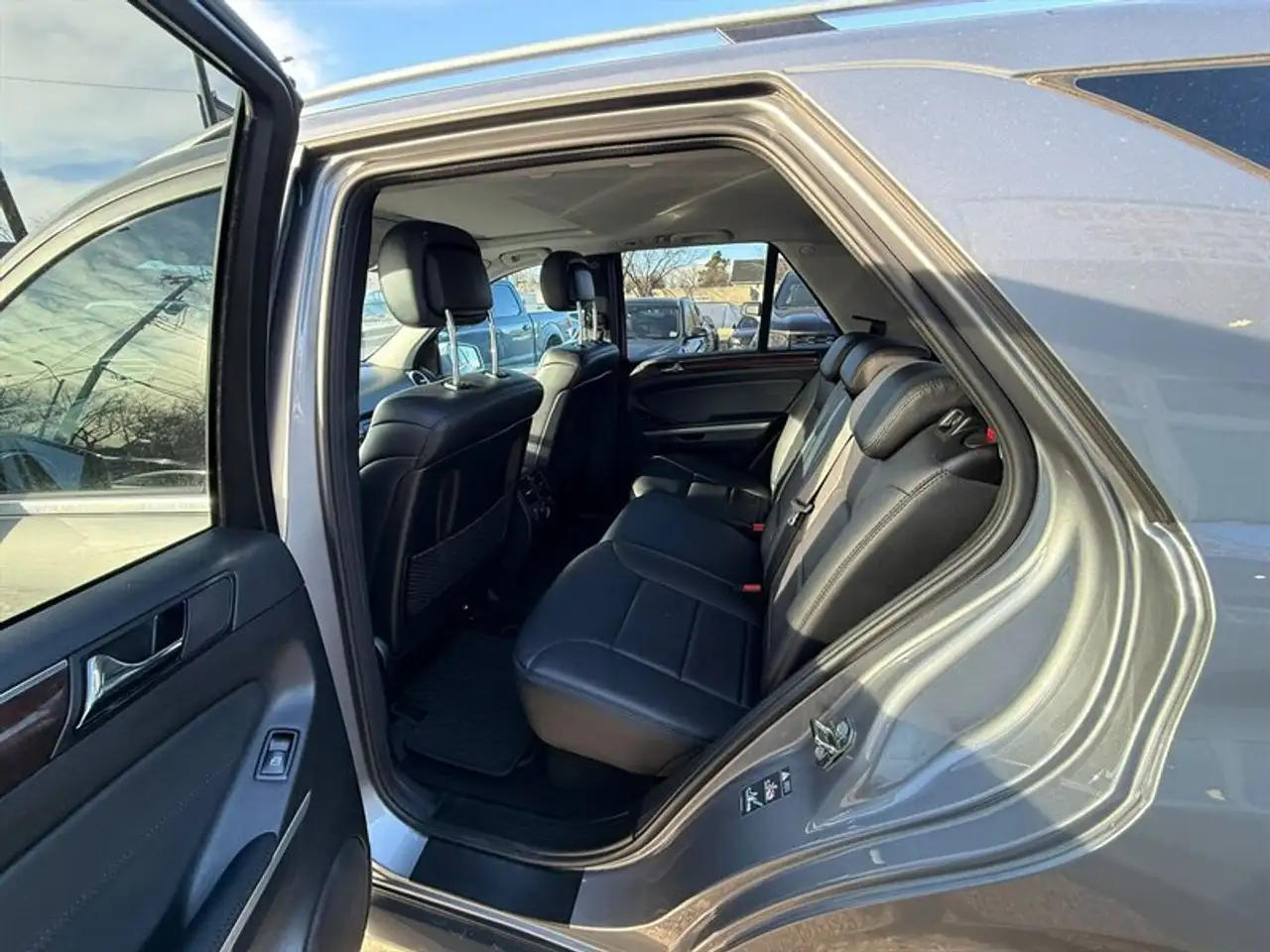 Mercedes-Benz M-Class снимка Mercedes-Benz M-Class