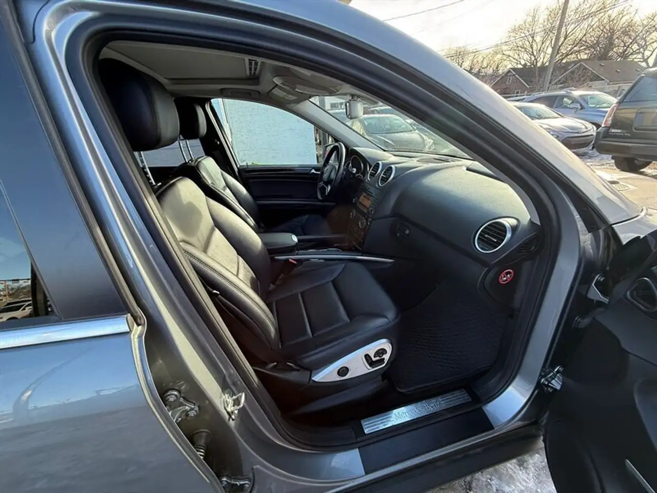 Mercedes-Benz M-Class снимка Mercedes-Benz M-Class
