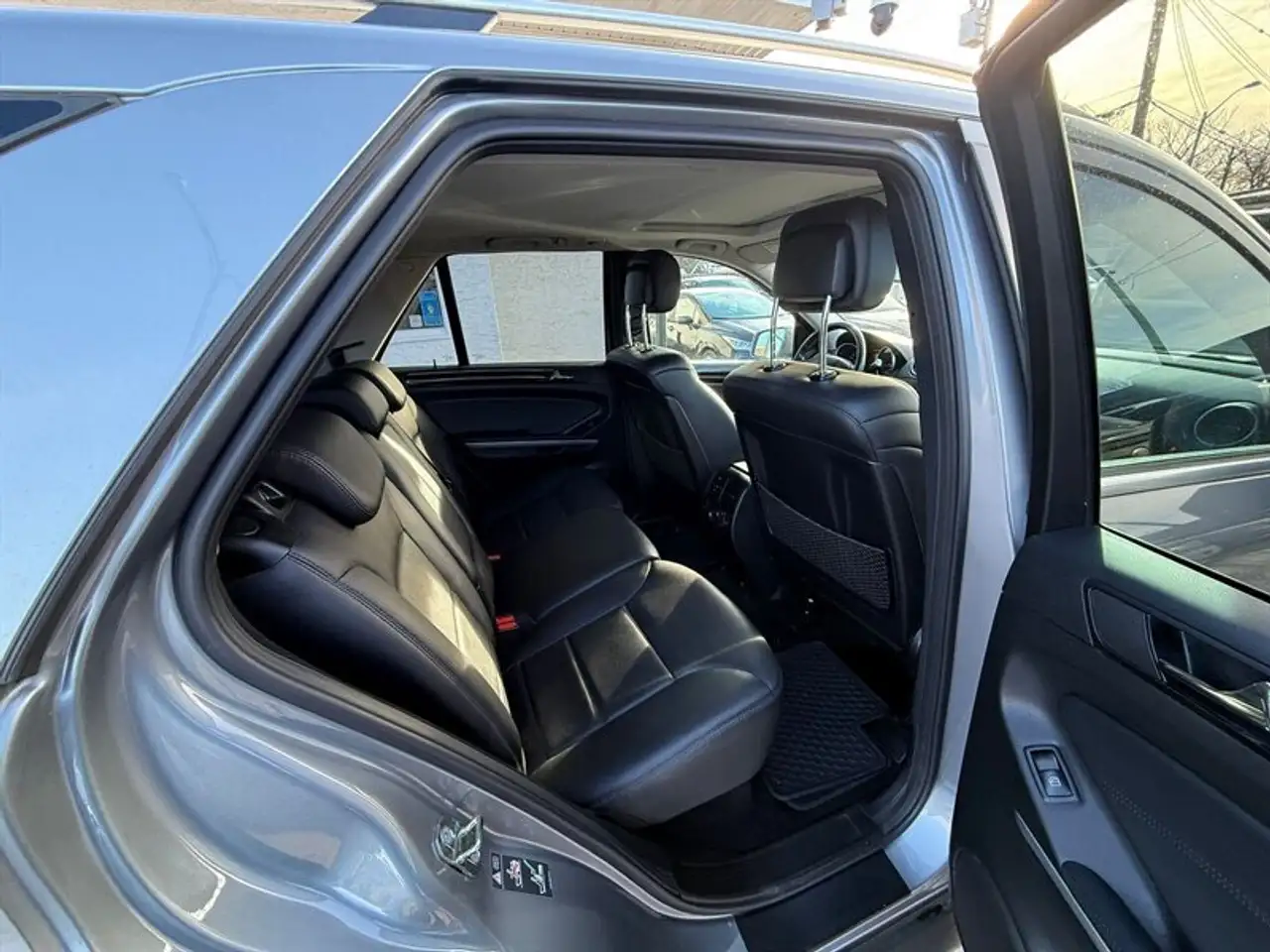 Mercedes-Benz M-Class снимка Mercedes-Benz M-Class